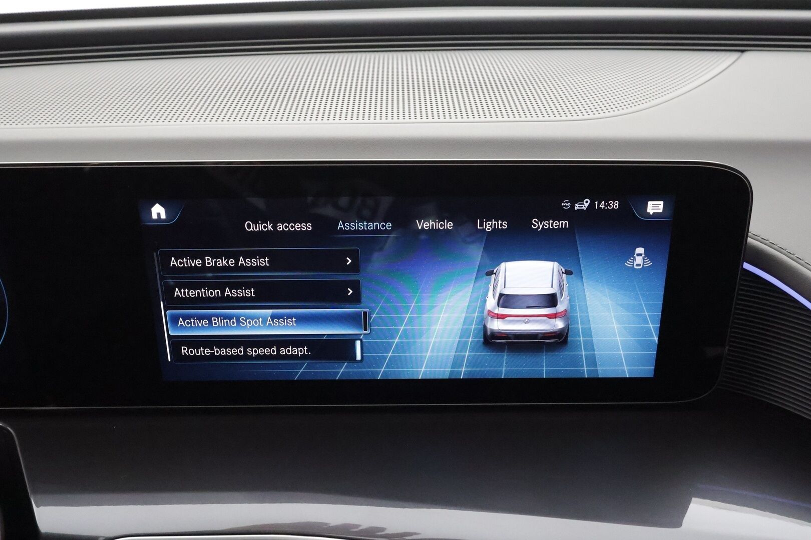 MERCEDES-BENZ EQC 2022 400 4Matic * Distronic+ / Koukku / Multibeam / Midline / Sporttipenkit / Akustiset lasit / Keyless / Navi * - Akku kuntotarkastettu SoH 96,2% / Kahdet renkaat aluvanteilla / Merkkihuollettu