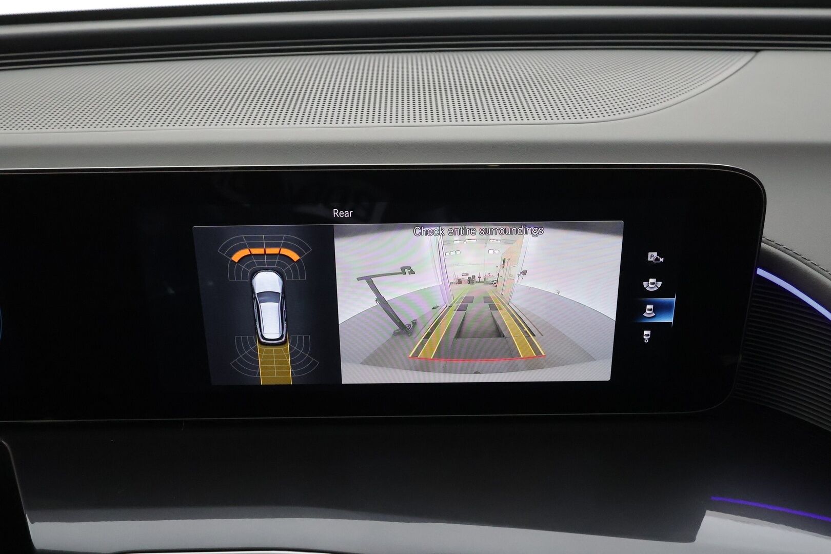 MERCEDES-BENZ EQC 2022 400 4Matic * Distronic+ / Koukku / Multibeam / Midline / Sporttipenkit / Akustiset lasit / Keyless / Navi * - Akku kuntotarkastettu SoH 96,2% / Kahdet renkaat aluvanteilla / Merkkihuollettu