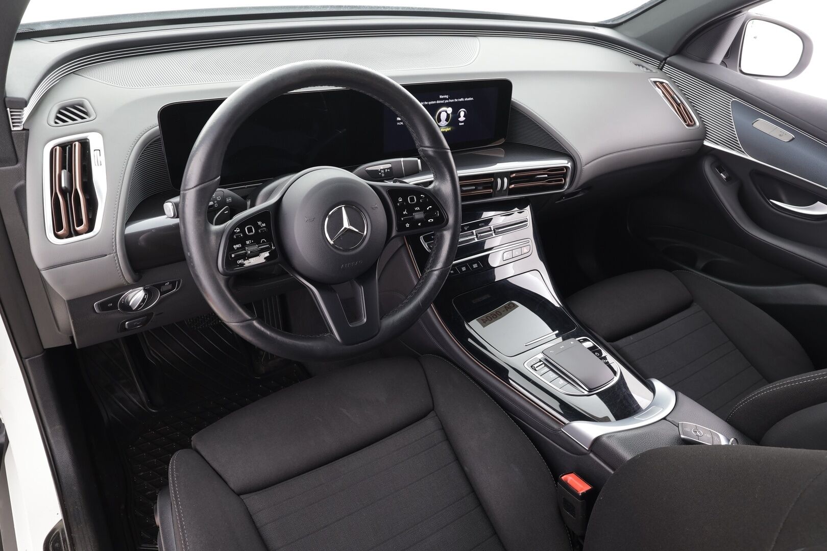 MERCEDES-BENZ EQC 2022 400 4Matic * Distronic+ / Koukku / Multibeam / Midline / Sporttipenkit / Akustiset lasit / Keyless / Navi * - Akku kuntotarkastettu SoH 96,2% / Kahdet renkaat aluvanteilla / Merkkihuollettu