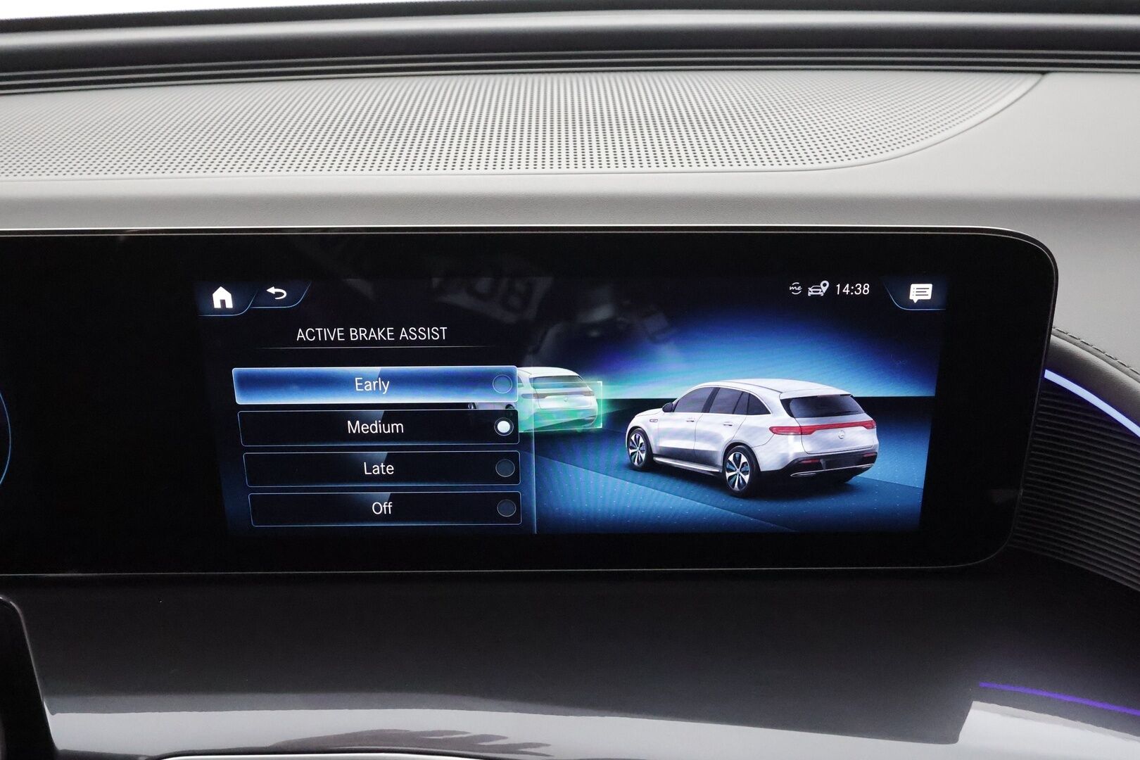 MERCEDES-BENZ EQC 2022 400 4Matic * Distronic+ / Koukku / Multibeam / Midline / Sporttipenkit / Akustiset lasit / Keyless / Navi * - Akku kuntotarkastettu SoH 96,2% / Kahdet renkaat aluvanteilla / Merkkihuollettu