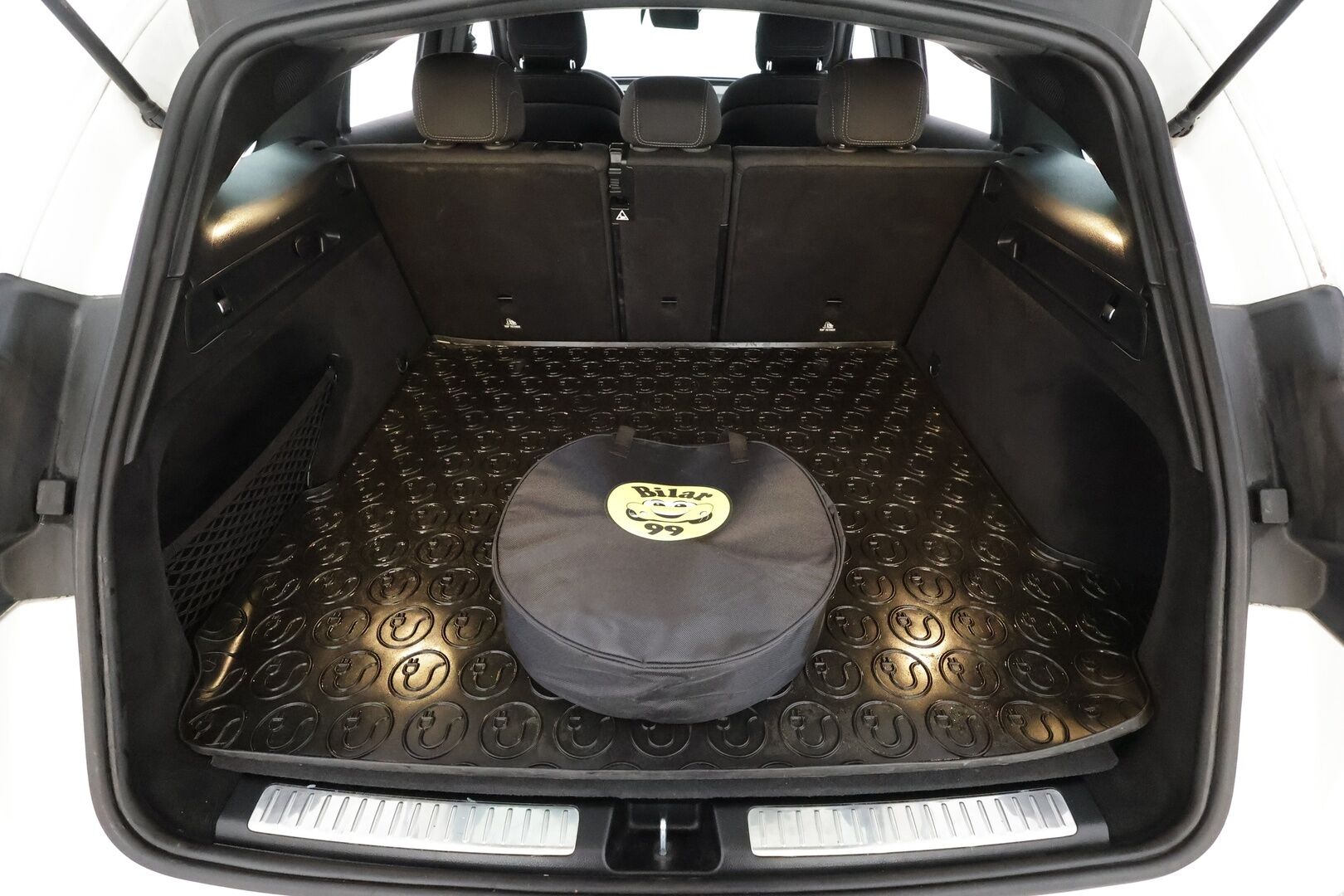 MERCEDES-BENZ EQC 2022 400 4Matic * Distronic+ / Koukku / Multibeam / Midline / Sporttipenkit / Akustiset lasit / Keyless / Navi * - Akku kuntotarkastettu SoH 96,2% / Kahdet renkaat aluvanteilla / Merkkihuollettu