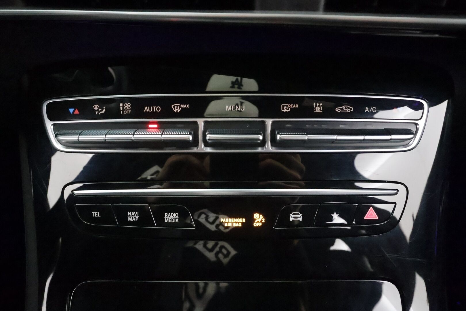 MERCEDES-BENZ EQC 2022 400 4Matic * Distronic+ / Koukku / Multibeam / Midline / Sporttipenkit / Akustiset lasit / Keyless / Navi * - Akku kuntotarkastettu SoH 96,2% / Kahdet renkaat aluvanteilla / Merkkihuollettu