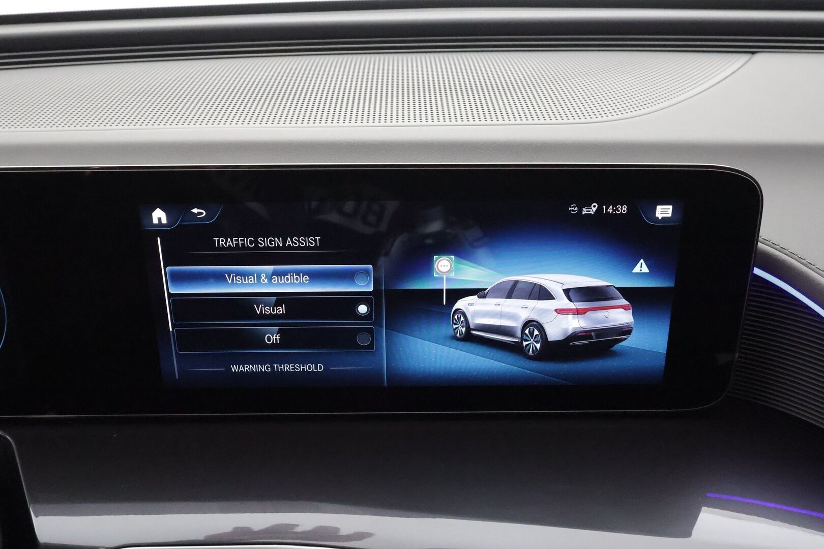 MERCEDES-BENZ EQC 2022 400 4Matic * Distronic+ / Koukku / Multibeam / Midline / Sporttipenkit / Akustiset lasit / Keyless / Navi * - Akku kuntotarkastettu SoH 96,2% / Kahdet renkaat aluvanteilla / Merkkihuollettu