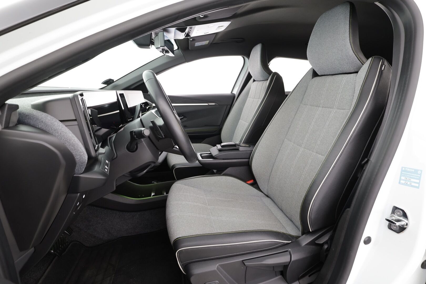 RENAULT MEGANE 2022 Techno 160kW * ACC / ILP / 360° / Puolinahat / Navi / LED / Keyless * - Kahdet renkaat aluvanteilla / Merkkihuollettu - HULLUT AVAJAISHULINAT KORKOTARJOUS 3,29 %