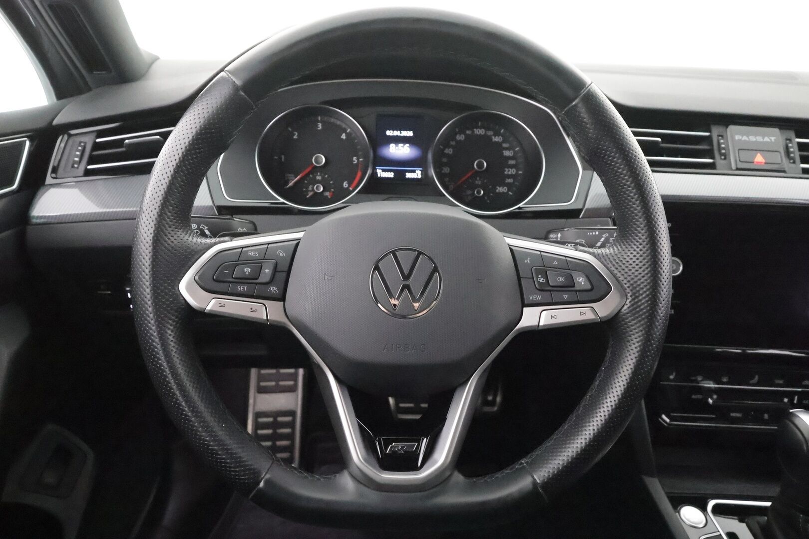 VOLKSWAGEN PASSAT 2023 Variant 2.0 TDI R-Line DSG * ACC / Webasto / Koukku / IQ-Light / Hierova ergocomfort istuin / P.kamera * - Merkkihuollettu / Kahdet Renkaat - HULLUT AVAJAISHULINAT KORKOTARJOUS 3,29 %