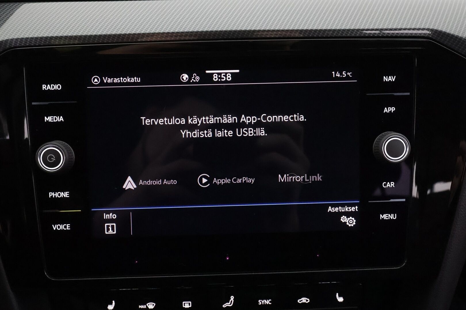 VOLKSWAGEN PASSAT 2023 Variant 2.0 TDI R-Line DSG * ACC / Webasto / Koukku / IQ-Light / Hierova ergocomfort istuin / P.kamera * - Merkkihuollettu / Kahdet Renkaat - HULLUT AVAJAISHULINAT KORKOTARJOUS 3,29 %