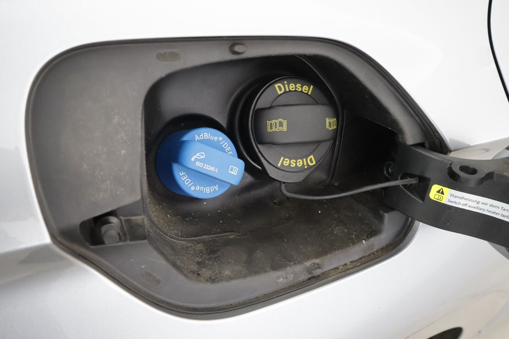 VOLKSWAGEN PASSAT 2023 Variant 2.0 TDI R-Line DSG * ACC / Webasto / Koukku / IQ-Light / Hierova ergocomfort istuin / P.kamera * - Merkkihuollettu / Kahdet Renkaat - HULLUT AVAJAISHULINAT KORKOTARJOUS 3,29 %