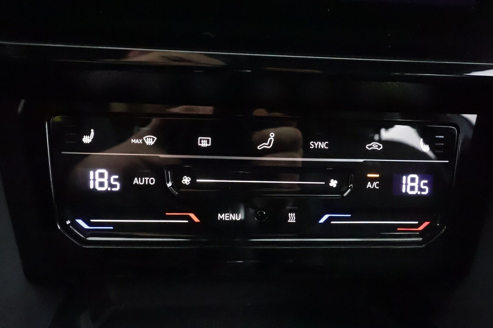 VOLKSWAGEN PASSAT 2023 Variant 2.0 TDI R-Line DSG * ACC / Webasto / Koukku / IQ-Light / Hierova ergocomfort istuin / P.kamera * - Merkkihuollettu / Kahdet Renkaat - HULLUT AVAJAISHULINAT KORKOTARJOUS 3,29 %