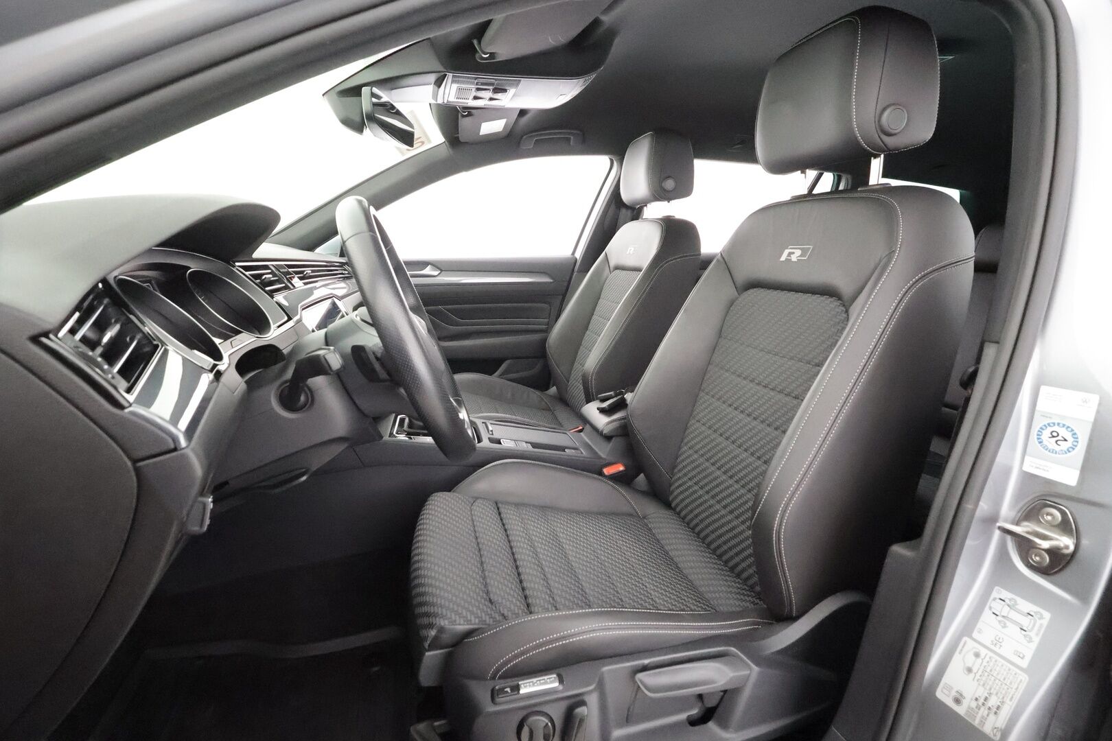 VOLKSWAGEN PASSAT 2023 Variant 2.0 TDI R-Line DSG * ACC / Webasto / Koukku / IQ-Light / Hierova ergocomfort istuin / P.kamera * - Merkkihuollettu / Kahdet Renkaat - HULLUT AVAJAISHULINAT KORKOTARJOUS 3,29 %