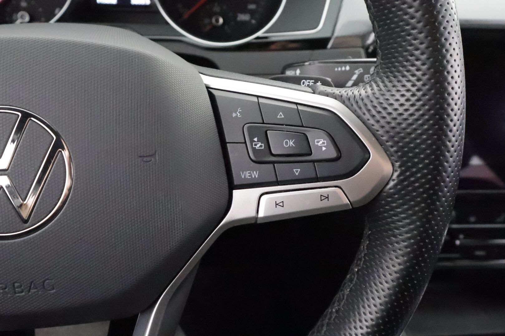 VOLKSWAGEN PASSAT 2023 Variant 2.0 TDI R-Line DSG * ACC / Webasto / Koukku / IQ-Light / Hierova ergocomfort istuin / P.kamera * - Merkkihuollettu / Kahdet Renkaat - HULLUT AVAJAISHULINAT KORKOTARJOUS 3,29 %