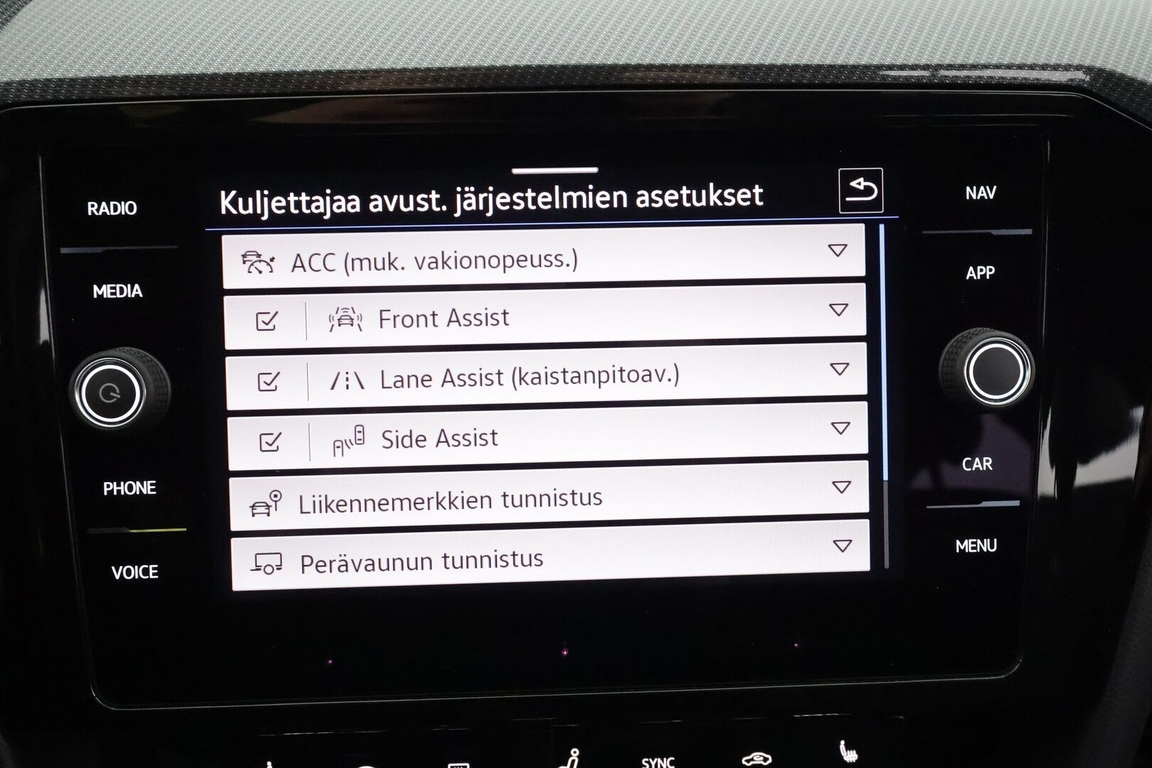 VOLKSWAGEN PASSAT 2023 Variant 2.0 TDI R-Line DSG * ACC / Webasto / Koukku / IQ-Light / Hierova ergocomfort istuin / P.kamera * - Merkkihuollettu / Kahdet Renkaat - HULLUT AVAJAISHULINAT KORKOTARJOUS 3,29 %