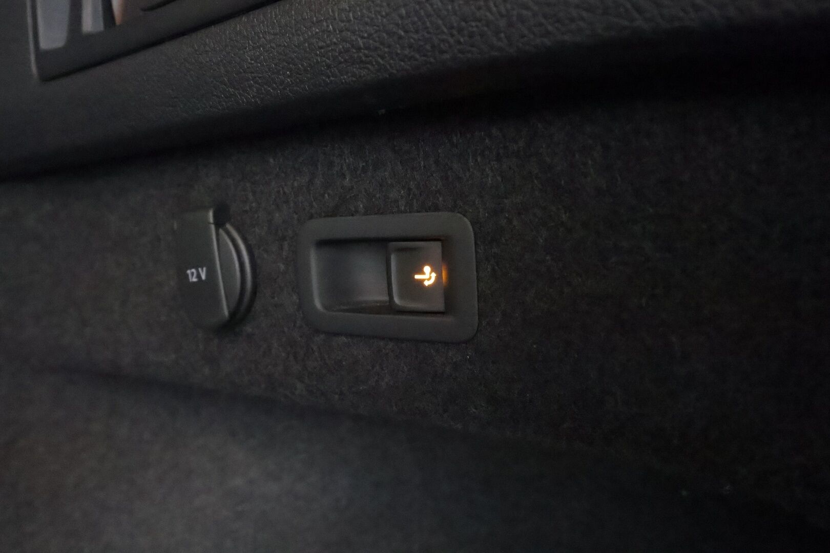 VOLKSWAGEN PASSAT 2023 Variant 2.0 TDI R-Line DSG * ACC / Webasto / Koukku / IQ-Light / Hierova ergocomfort istuin / P.kamera * - Merkkihuollettu / Kahdet Renkaat - HULLUT AVAJAISHULINAT KORKOTARJOUS 3,29 %