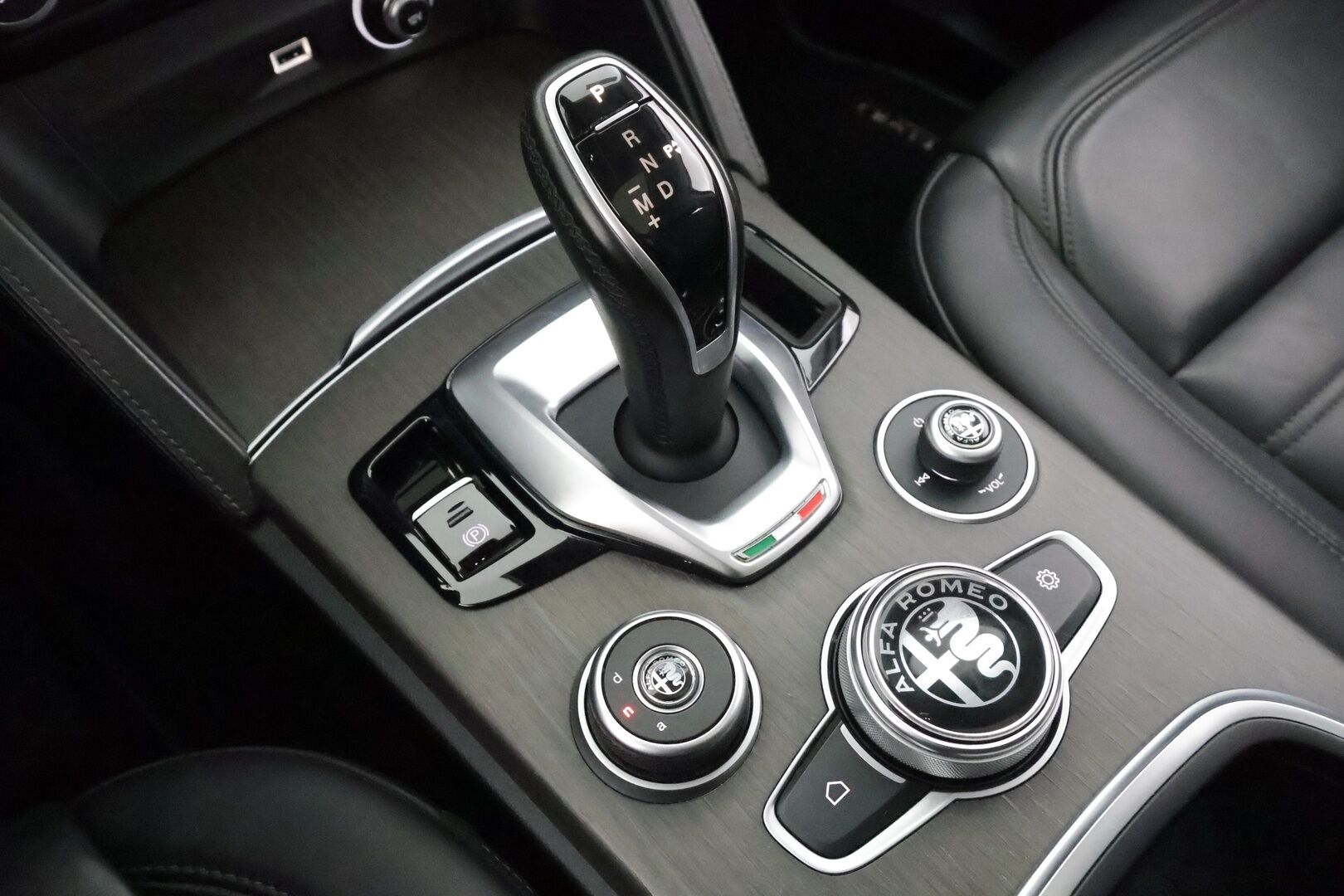 ALFA ROMEO STELVIO 2021 2,2 Diesel 190hp AT8 AWD Ti -  H&K | Panorama | ACC | P.Kamera | Xenon | Muistipenkki | Navi | Kaistavahti | Keyless | Merkkihuollot
