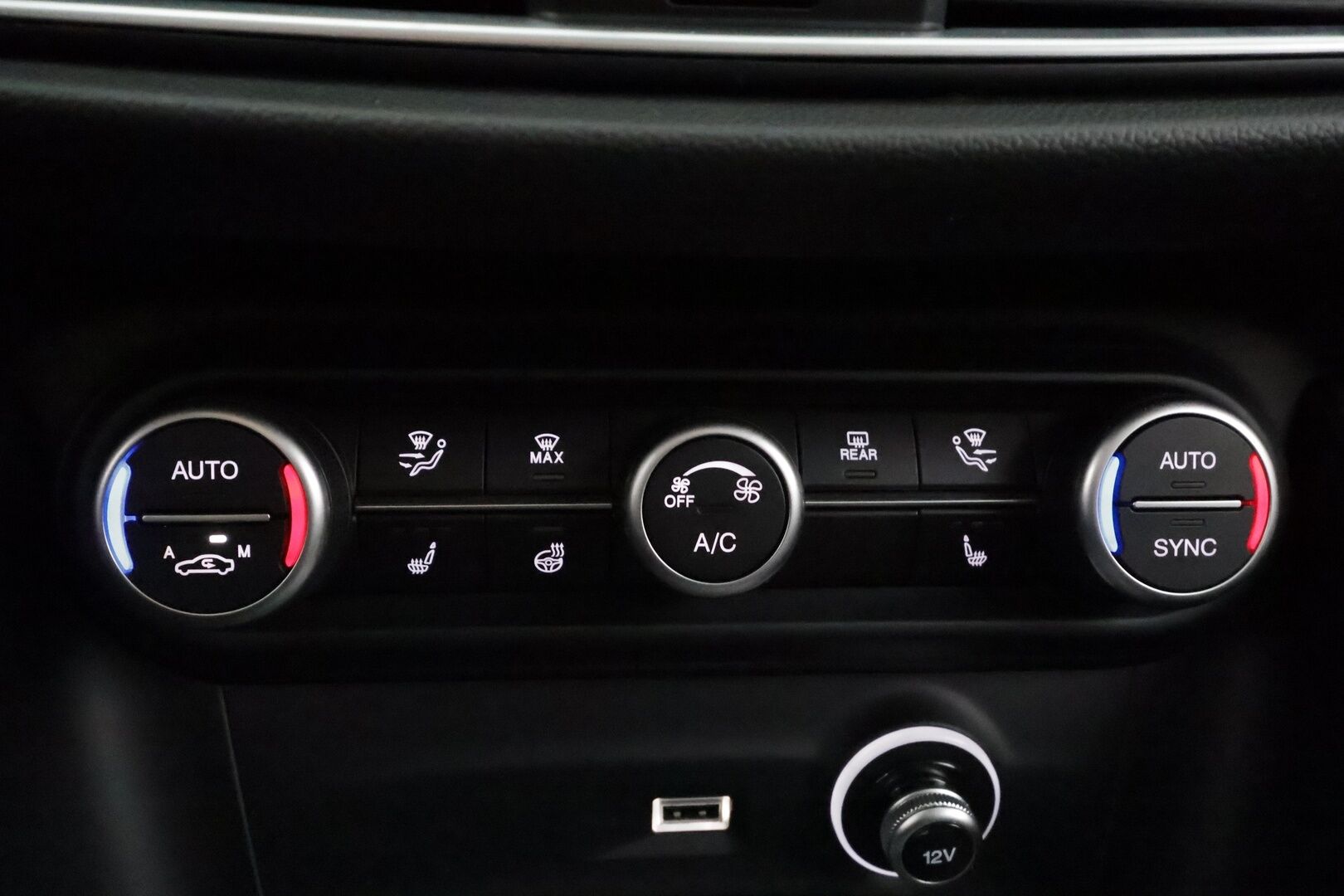 ALFA ROMEO STELVIO 2021 2,2 Diesel 190hp AT8 AWD Ti -  H&K | Panorama | ACC | P.Kamera | Xenon | Muistipenkki | Navi | Kaistavahti | Keyless | Merkkihuollot