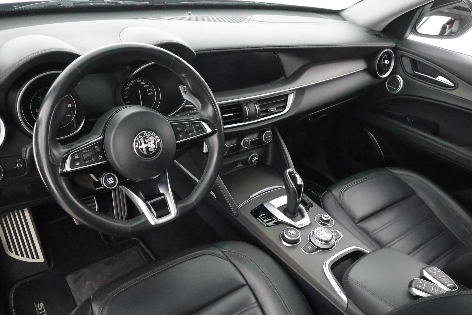 ALFA ROMEO STELVIO 2021 2,2 Diesel 190hp AT8 AWD Ti -  H&K | Panorama | ACC | P.Kamera | Xenon | Muistipenkki | Navi | Kaistavahti | Keyless | Merkkihuollot