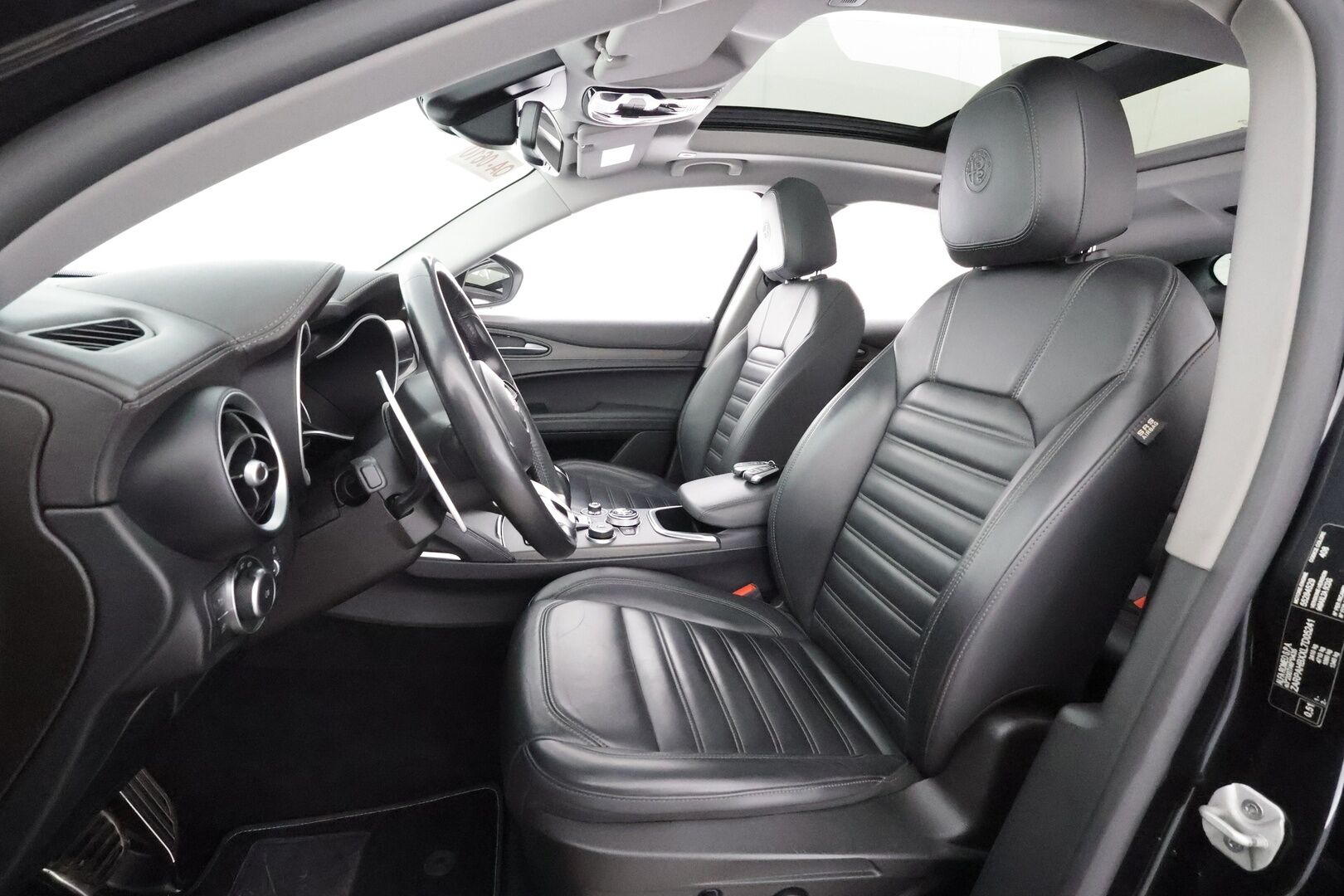 ALFA ROMEO STELVIO 2021 2,2 Diesel 190hp AT8 AWD Ti * H&K / Panorama / ACC / P.Kamera / Xenon / Muistipenkki / Navi / Kaistavahti / Keyless * - Merkkihuollot - HULLUT AVAJAISHULINAT KORKOTARJOUS 3,29 %