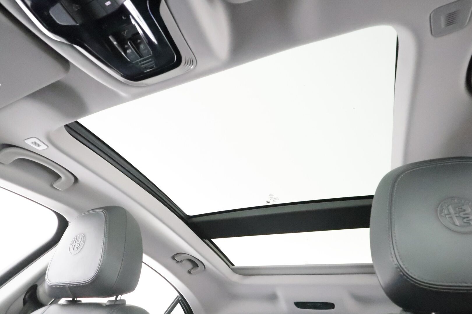 ALFA ROMEO STELVIO 2021 2,2 Diesel 190hp AT8 AWD Ti * H&K / Panorama / ACC / P.Kamera / Xenon / Muistipenkki / Navi / Kaistavahti / Keyless * - Merkkihuollot - HULLUT AVAJAISHULINAT KORKOTARJOUS 3,29 %