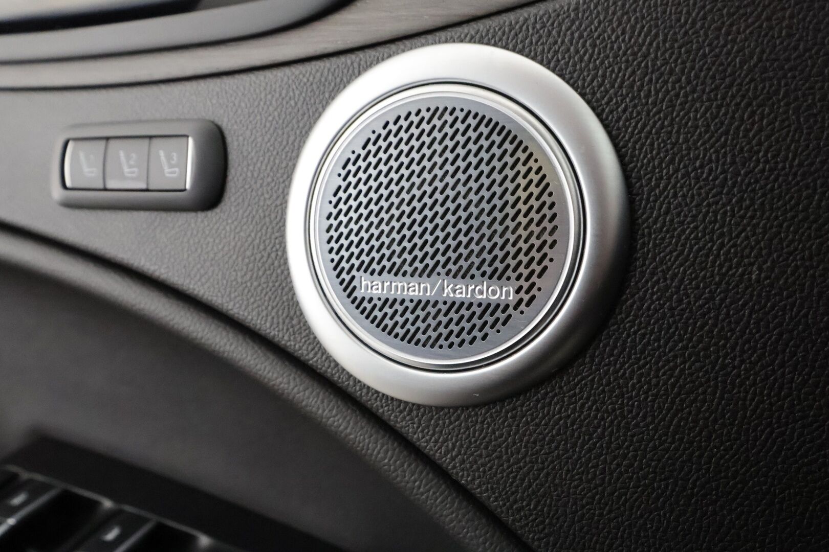 ALFA ROMEO STELVIO 2021 2,2 Diesel 190hp AT8 AWD Ti -  H&K | Panorama | ACC | P.Kamera | Xenon | Muistipenkki | Navi | Kaistavahti | Keyless | Merkkihuollot