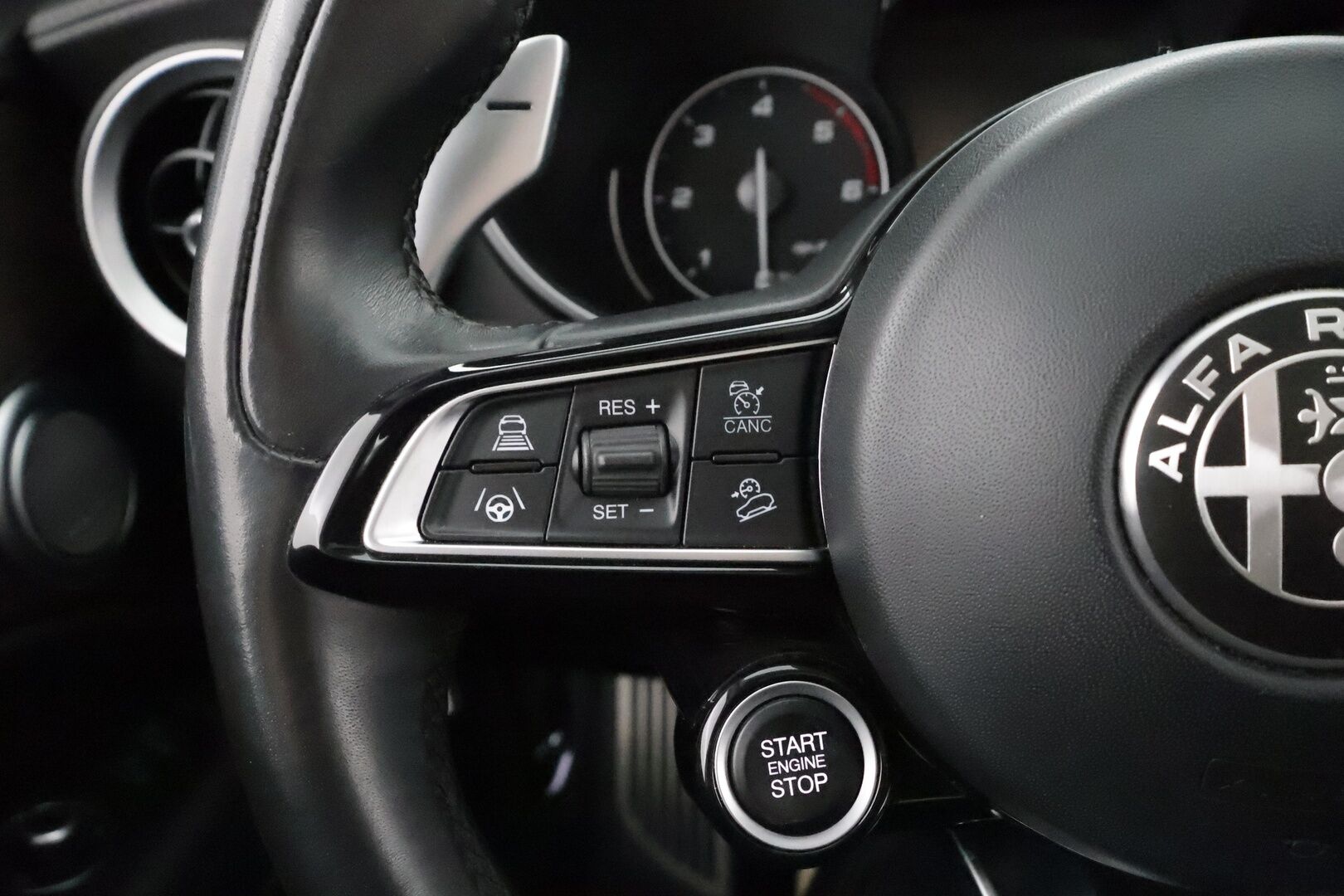 ALFA ROMEO STELVIO 2021 2,2 Diesel 190hp AT8 AWD Ti -  H&K | Panorama | ACC | P.Kamera | Xenon | Muistipenkki | Navi | Kaistavahti | Keyless | Merkkihuollot