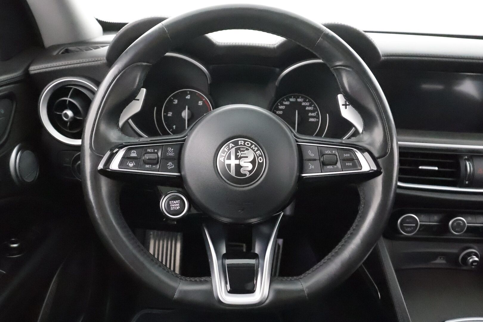 ALFA ROMEO STELVIO 2021 2,2 Diesel 190hp AT8 AWD Ti -  H&K | Panorama | ACC | P.Kamera | Xenon | Muistipenkki | Navi | Kaistavahti | Keyless | Merkkihuollot