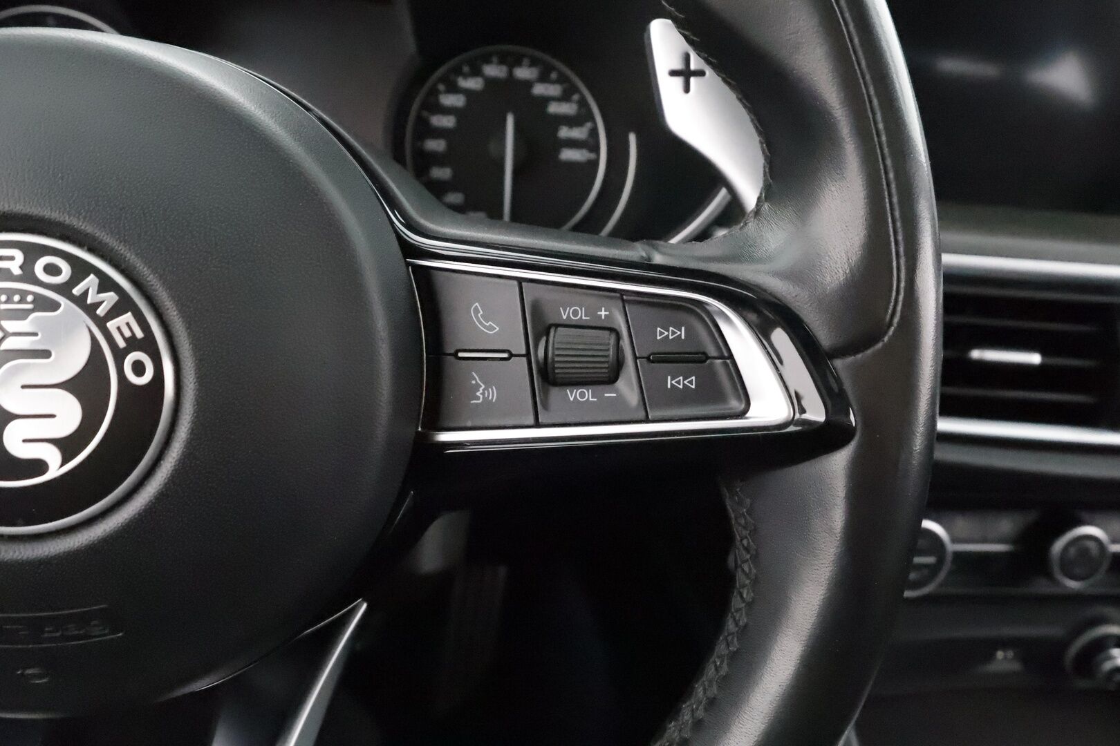 ALFA ROMEO STELVIO 2021 2,2 Diesel 190hp AT8 AWD Ti -  H&K | Panorama | ACC | P.Kamera | Xenon | Muistipenkki | Navi | Kaistavahti | Keyless | Merkkihuollot