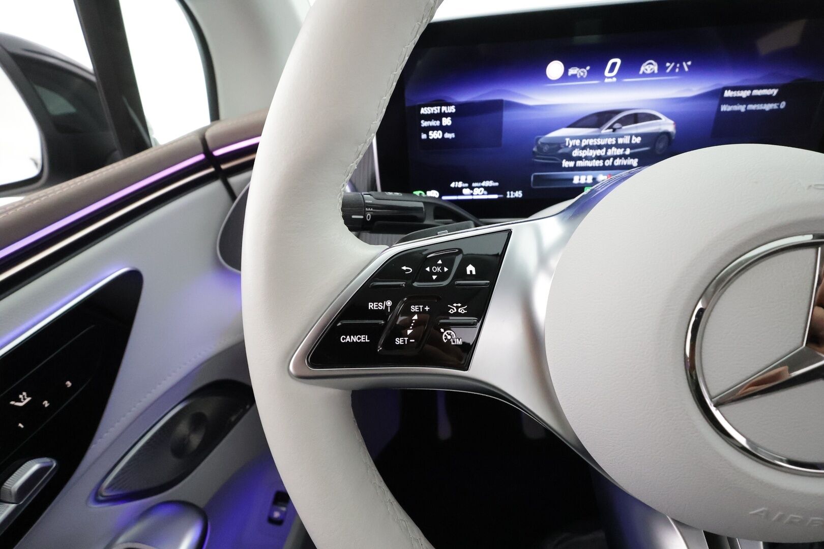 MERCEDES-BENZ EQE 2023 350 AMG-styling * Distronic+ / HUD / Burmester / Panorama / Digital Light / 360° / Muistipenkit / Akuston esilämmitys / Airmatic DC * - Kahdet renkaat aluvanteilla / Merkkihuollettu / Supervarusteet - HULLUT AVAJAISHULINAT KORKOTARJOUS 3,29 %