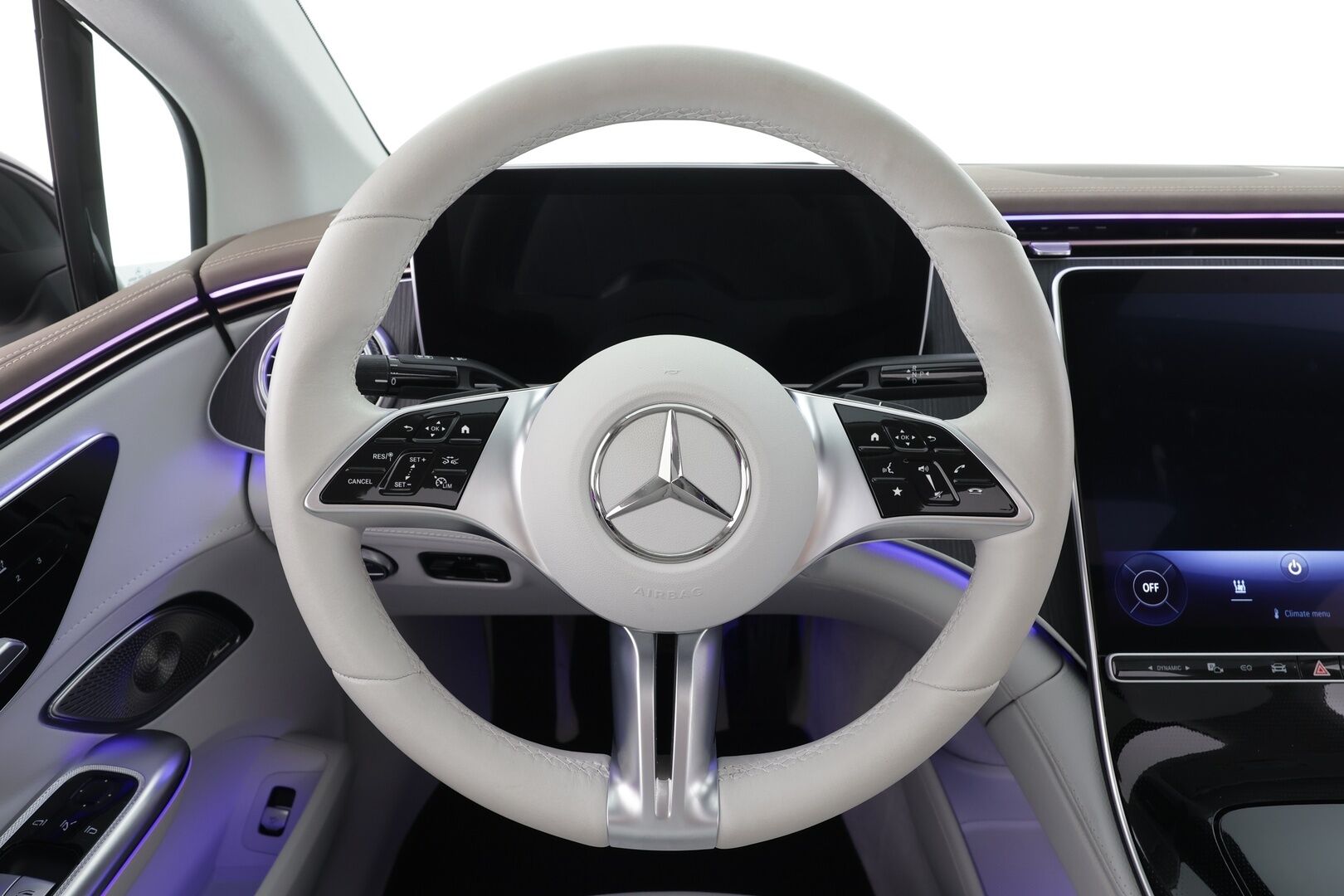 MERCEDES-BENZ EQE 2023 350 AMG-styling * Distronic+ / HUD / Burmester / Panorama / Digital Light / 360° / Muistipenkit / Akuston esilämmitys / Airmatic DC * - Kahdet renkaat aluvanteilla / Merkkihuollettu / Supervarusteet - HULLUT AVAJAISHULINAT KORKOTARJOUS 3,29 %