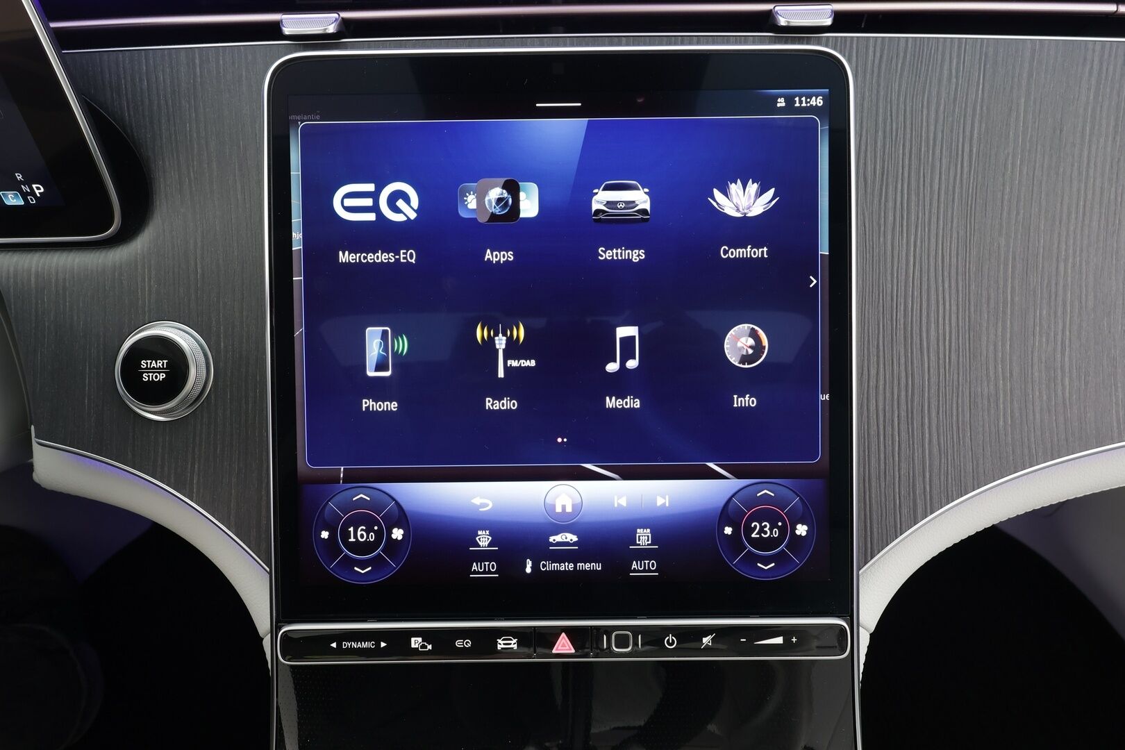 MERCEDES-BENZ EQE 2023 350 AMG-styling * Distronic+ / HUD / Burmester / Panorama / Digital Light / 360° / Muistipenkit / Akuston esilämmitys / Airmatic DC * - Kahdet renkaat aluvanteilla / Merkkihuollettu / Supervarusteet - HULLUT AVAJAISHULINAT KORKOTARJOUS 3,29 %