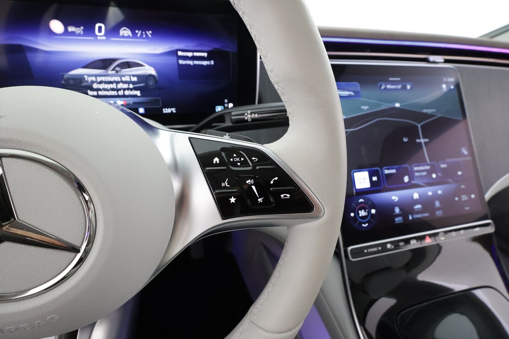 MERCEDES-BENZ EQE 2023 350 AMG-styling * Distronic+ / HUD / Burmester / Panorama / Digital Light / 360° / Muistipenkit / Akuston esilämmitys / Airmatic DC * - Kahdet renkaat aluvanteilla / Merkkihuollettu / Supervarusteet - HULLUT AVAJAISHULINAT KORKOTARJOUS 3,29 %