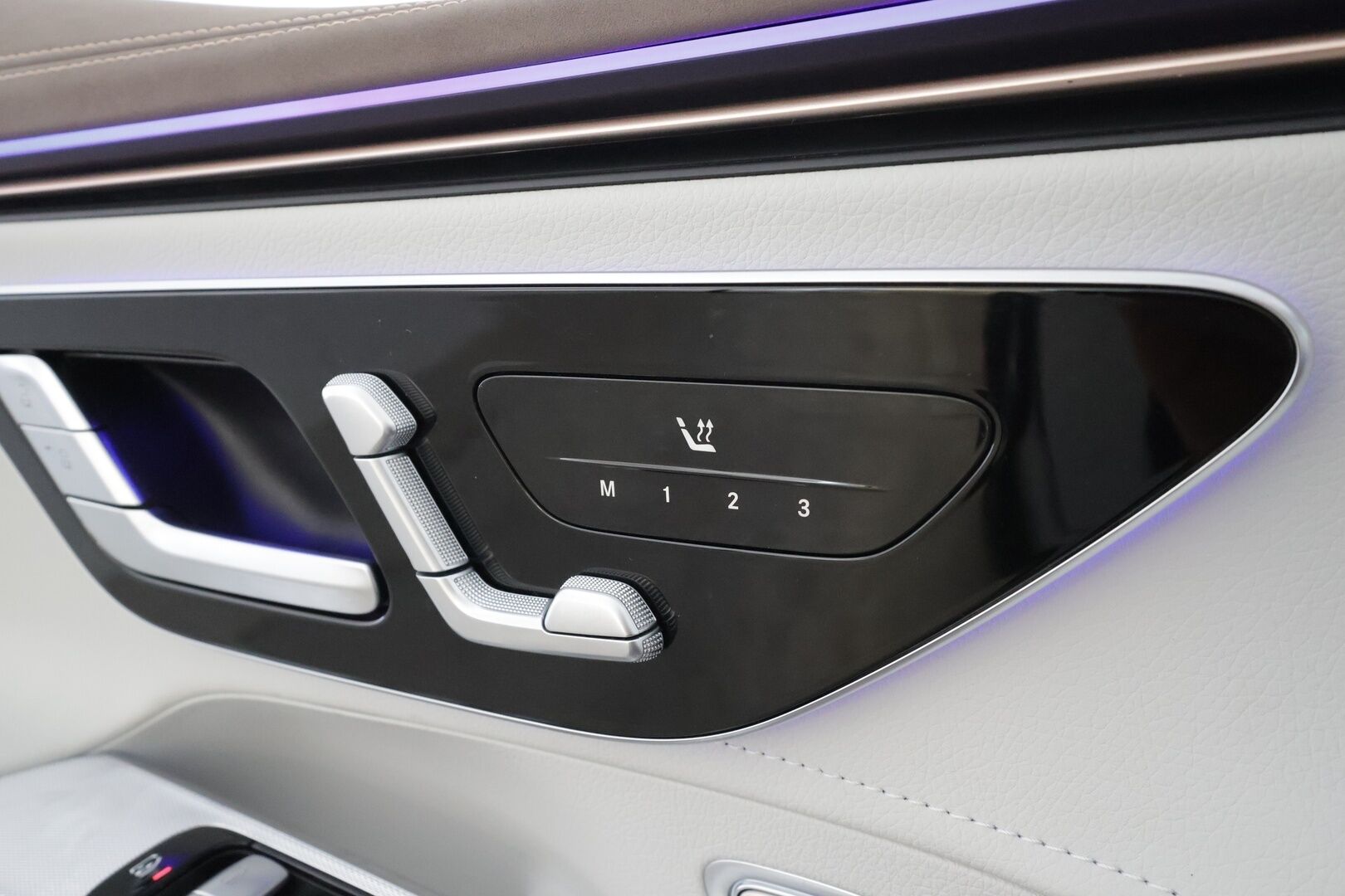 MERCEDES-BENZ EQE 2023 350 AMG-styling * Distronic+ / HUD / Burmester / Panorama / Digital Light / 360° / Muistipenkit / Akuston esilämmitys / Airmatic DC * - Kahdet renkaat aluvanteilla / Merkkihuollettu / Supervarusteet - HULLUT AVAJAISHULINAT KORKOTARJOUS 3,29 %