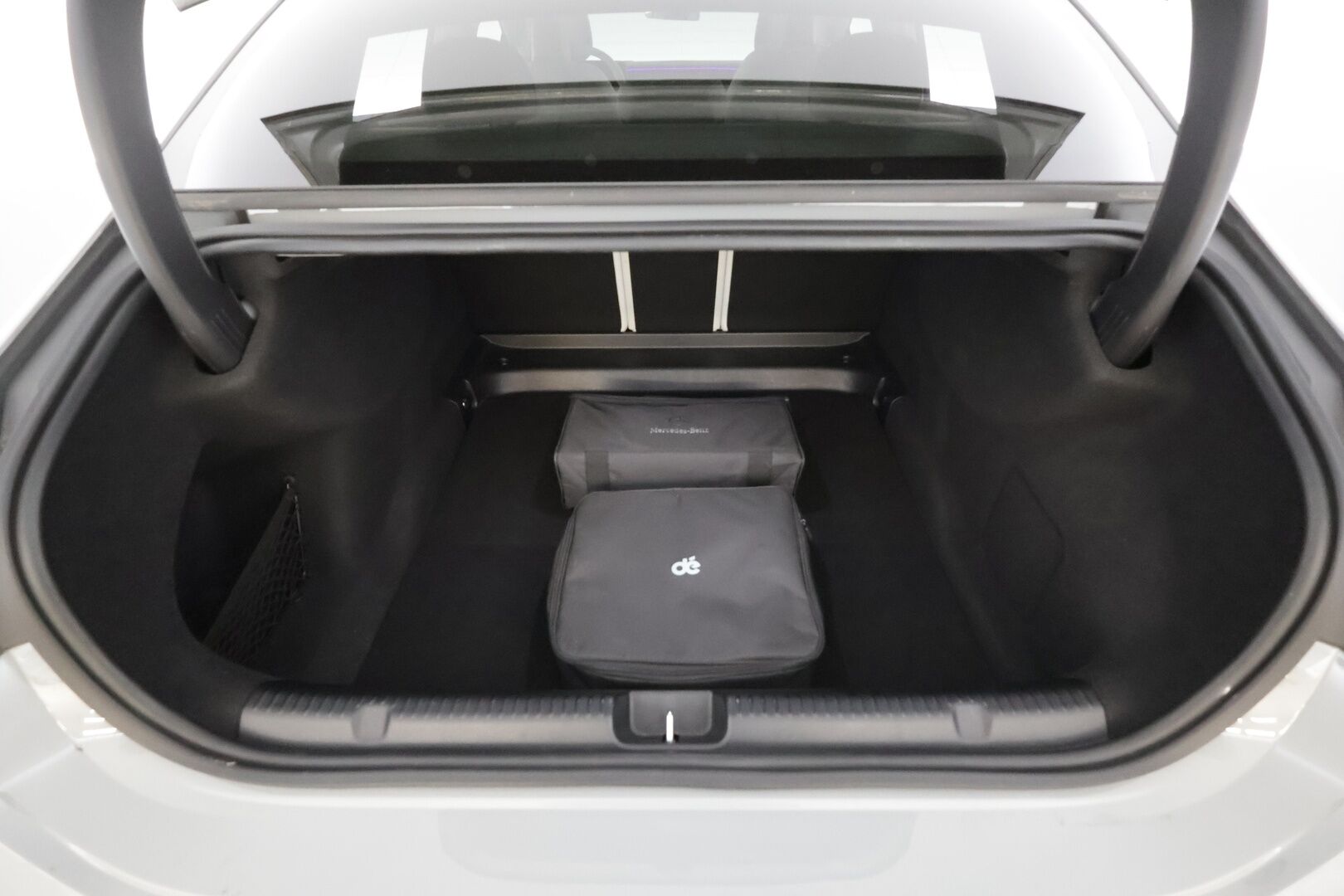 MERCEDES-BENZ EQE 2023 350 AMG-styling * Distronic+ / HUD / Burmester / Panorama / Digital Light / 360° / Muistipenkit / Akuston esilämmitys / Airmatic DC * - Kahdet renkaat aluvanteilla / Merkkihuollettu / Supervarusteet - HULLUT AVAJAISHULINAT KORKOTARJOUS 3,29 %