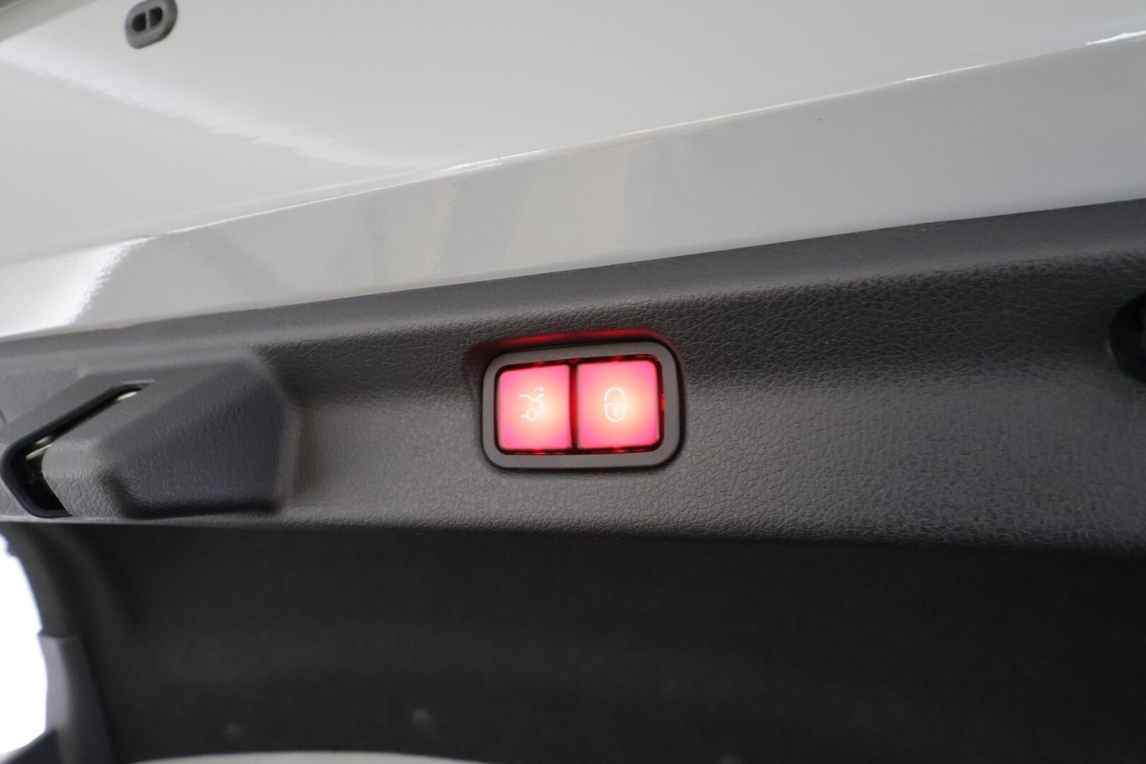 MERCEDES-BENZ EQE 2023 350 AMG-styling * Distronic+ / HUD / Burmester / Panorama / Digital Light / 360° / Muistipenkit / Akuston esilämmitys / Airmatic DC * - Kahdet renkaat aluvanteilla / Merkkihuollettu / Supervarusteet - HULLUT AVAJAISHULINAT KORKOTARJOUS 3,29 %