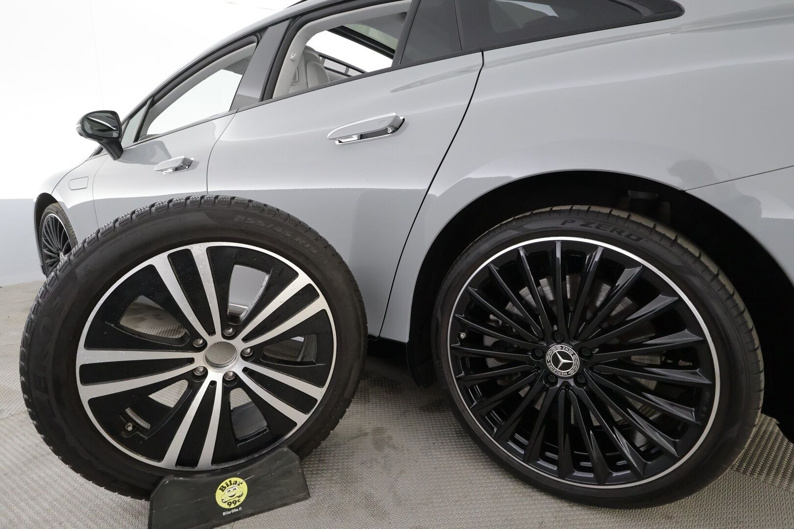 MERCEDES-BENZ EQE 2023 350 AMG-styling * Distronic+ / HUD / Burmester / Panorama / Digital Light / 360° / Muistipenkit / Akuston esilämmitys / Airmatic DC * - Kahdet renkaat aluvanteilla / Merkkihuollettu / Supervarusteet - HULLUT AVAJAISHULINAT KORKOTARJOUS 3,29 %