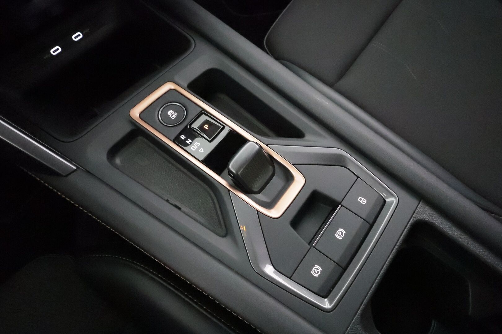 CUPRA FORMENTOR 2025 1.5 eTSI 110 kW MHEV DSG * ACC / LED / P.kamera / Keyless / Apple&Android ** - Kahdet Renkaat / Merkkihuollettu - HULLUT AVAJAISHULINAT KORKOTARJOUS 3,29 %