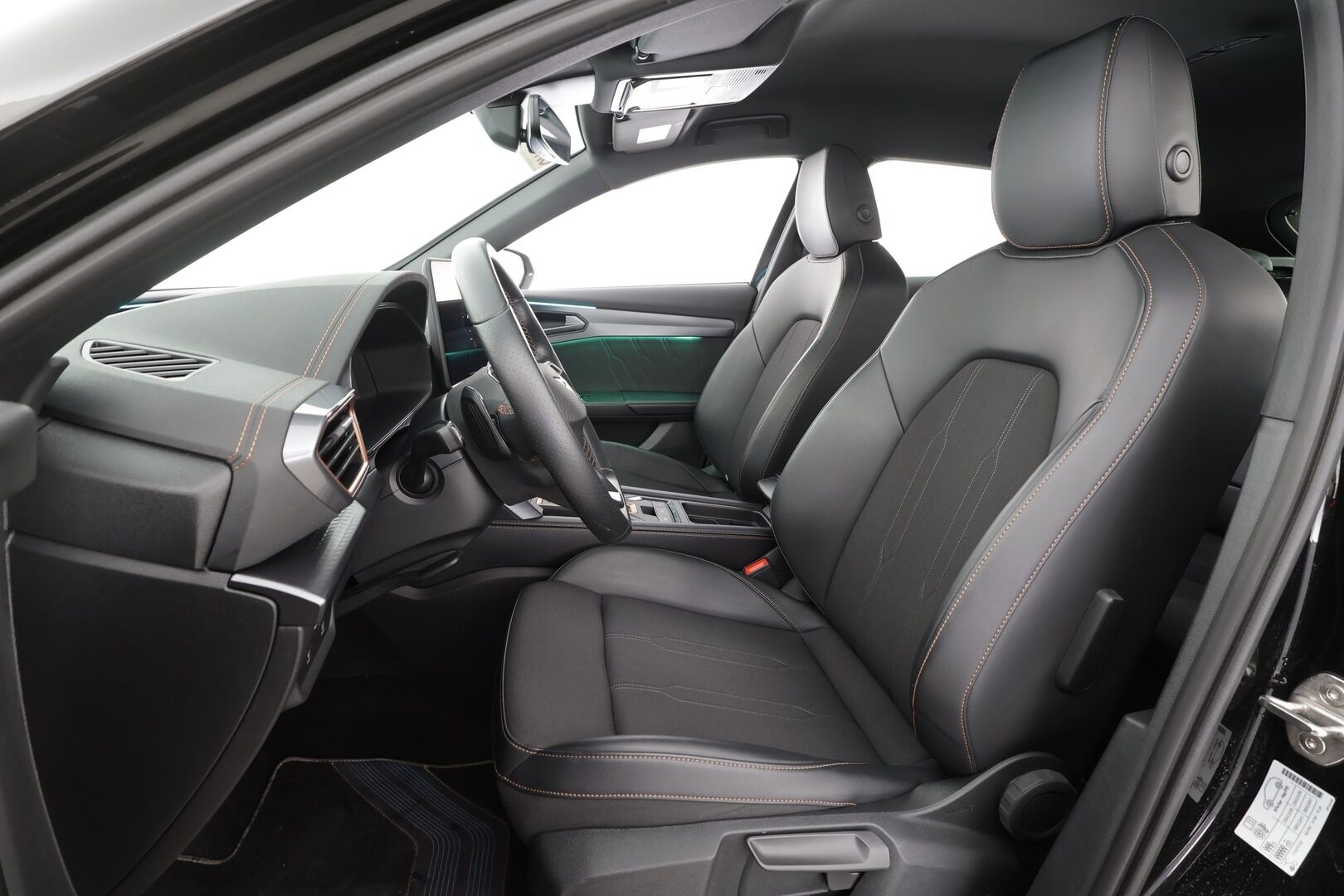 CUPRA FORMENTOR 2025 1.5 eTSI 110 kW MHEV DSG * ACC / LED / P.kamera / Keyless / Apple&Android ** - Kahdet Renkaat / Merkkihuollettu - HULLUT AVAJAISHULINAT KORKOTARJOUS 3,29 %