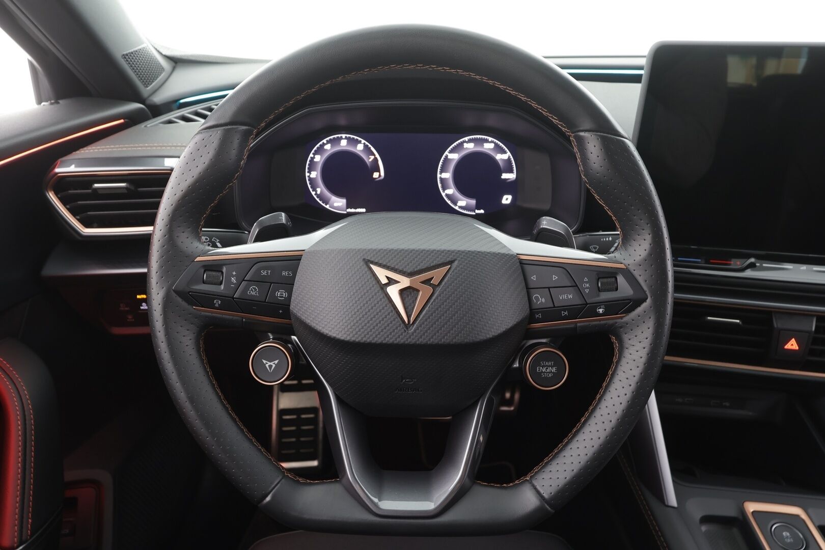 CUPRA FORMENTOR 2025 1.5 eTSI 110 kW MHEV DSG * ACC / LED / P.kamera / Keyless / Apple&Android ** - Kahdet Renkaat / Merkkihuollettu - HULLUT AVAJAISHULINAT KORKOTARJOUS 3,29 %