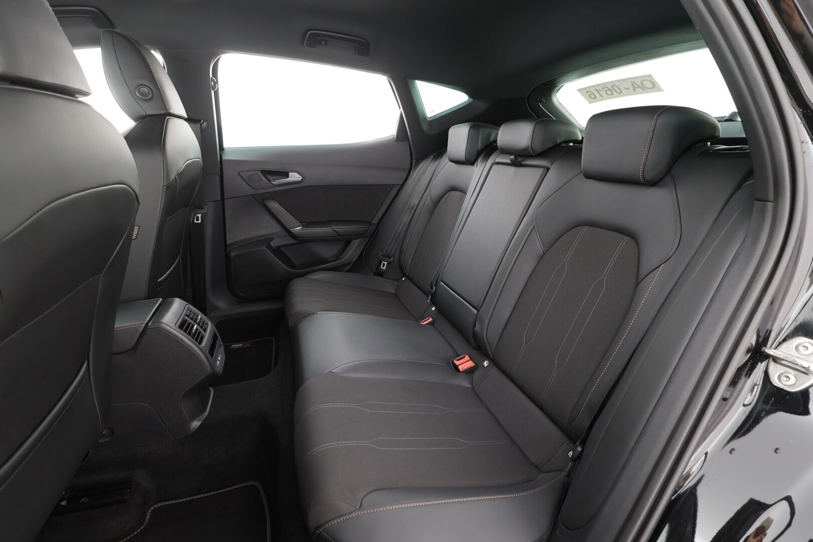 CUPRA FORMENTOR 2025 1.5 eTSI 110 kW MHEV DSG * ACC / LED / P.kamera / Keyless / Apple&Android ** - Kahdet Renkaat / Merkkihuollettu - HULLUT AVAJAISHULINAT KORKOTARJOUS 3,29 %