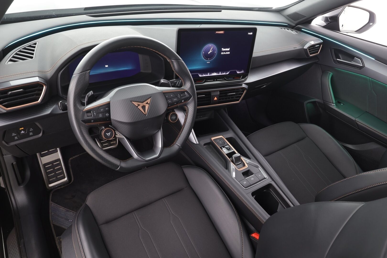 CUPRA FORMENTOR 2025 1.5 eTSI 110 kW MHEV DSG * ACC / LED / P.kamera / Keyless / Apple&Android ** - Kahdet Renkaat / Merkkihuollettu - HULLUT AVAJAISHULINAT KORKOTARJOUS 3,29 %