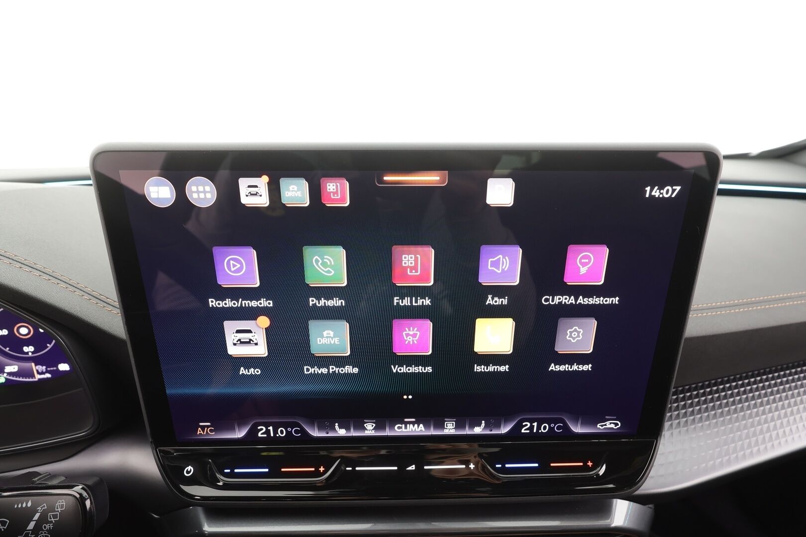 CUPRA FORMENTOR 2025 1.5 eTSI 110 kW MHEV DSG * ACC / LED / P.kamera / Keyless / Apple&Android ** - Kahdet Renkaat / Merkkihuollettu - HULLUT AVAJAISHULINAT KORKOTARJOUS 3,29 %