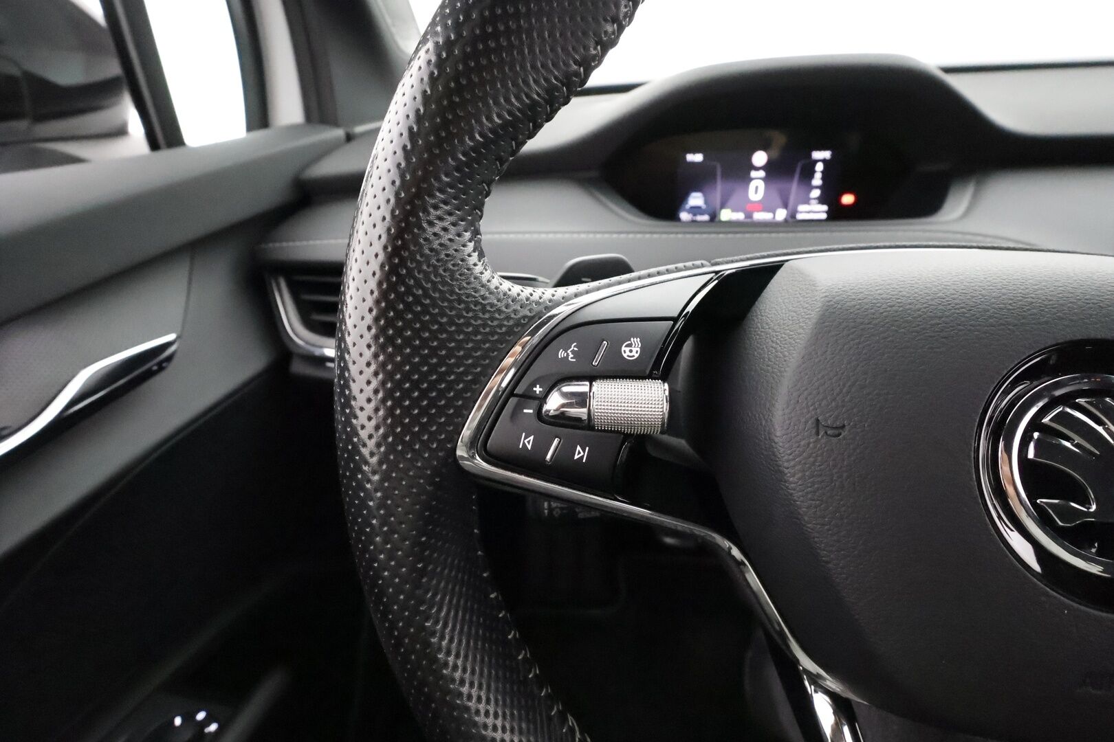 SKODA ENYAQ 2022 80X 4X4 Sportline 265hv * ACC / ILP / Matrix-LED / 360-Kamera / Muistipenkki / Apple&Android * - Merkkihuollettu / Kahdet Renkaat - HULLUT AVAJAISHULINAT KORKOTARJOUS 3,29 %