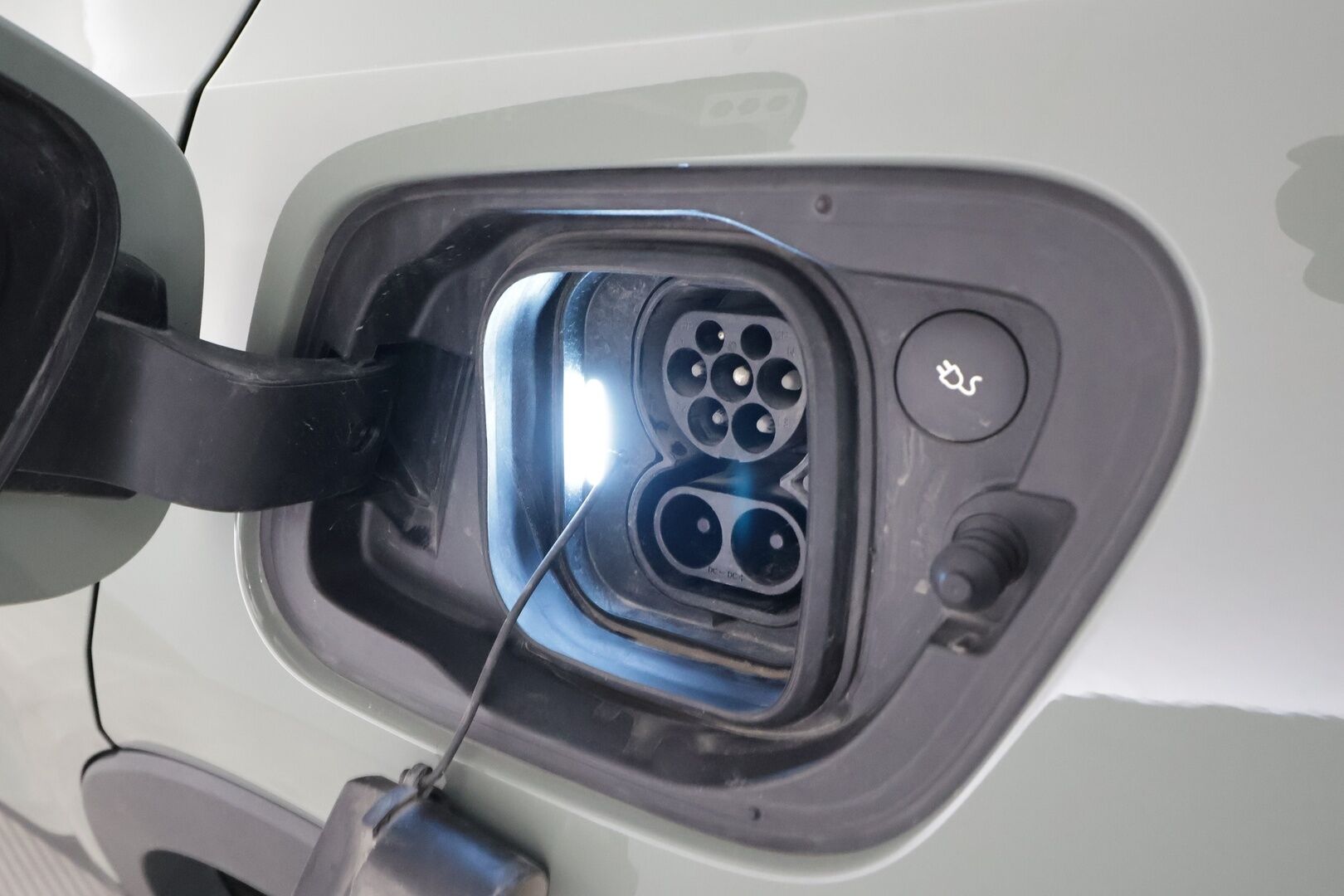 Volvo XC40 2023 Recharge Twin Plus * ACC / ILP / Muistipenkki / Koukku / BLIS / P.kamera / Keyless / Navi / LED / Ratinlämmitin * - Merkkihuollettu - HULLUT AVAJAISHULINAT KORKOTARJOUS 3,29 %