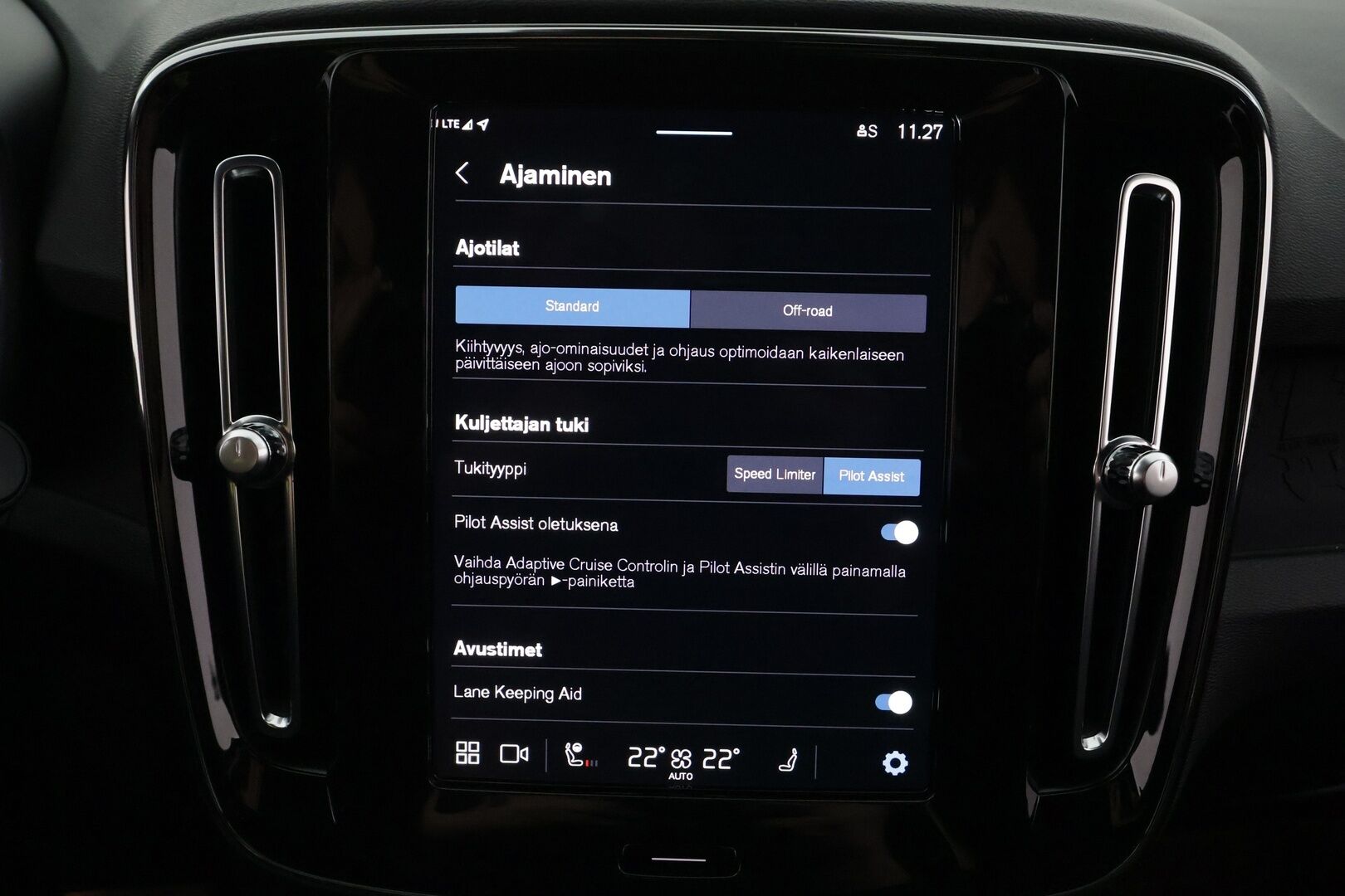 Volvo XC40 2023 Recharge Twin Plus * ACC / ILP / Muistipenkki / Koukku / BLIS / P.kamera / Keyless / Navi / LED / Ratinlämmitin * - Merkkihuollettu - HULLUT AVAJAISHULINAT KORKOTARJOUS 3,29 %