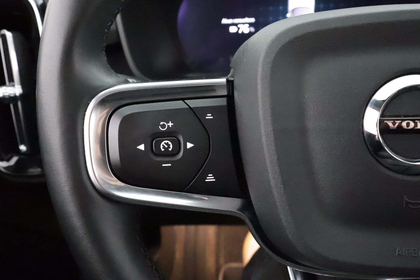 Volvo XC40 2023 Recharge Twin Plus * ACC / ILP / Muistipenkki / Koukku / BLIS / P.kamera / Keyless / Navi / LED / Ratinlämmitin * - Merkkihuollettu - HULLUT AVAJAISHULINAT KORKOTARJOUS 3,29 %
