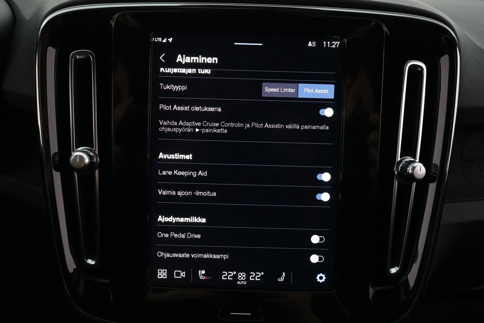 Volvo XC40 2023 Recharge Twin Plus * ACC / ILP / Muistipenkki / Koukku / BLIS / P.kamera / Keyless / Navi / LED / Ratinlämmitin * - Merkkihuollettu - HULLUT AVAJAISHULINAT KORKOTARJOUS 3,29 %