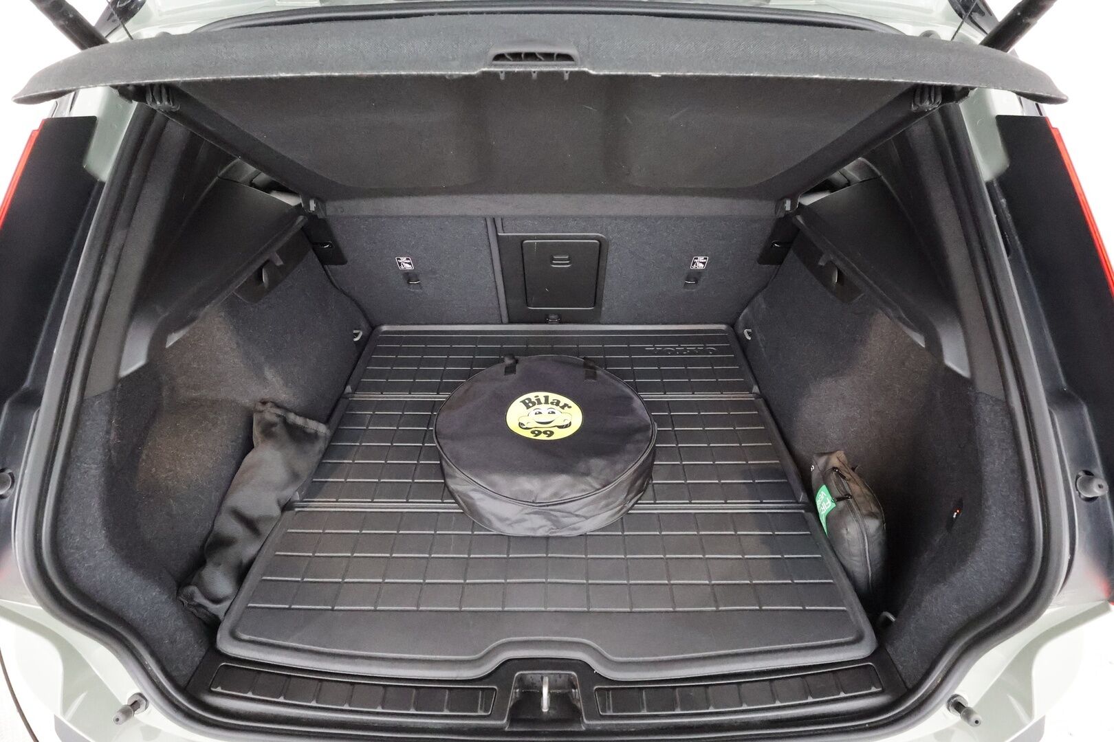 Volvo XC40 2023 Recharge Twin Plus * ACC / ILP / Muistipenkki / Koukku / BLIS / P.kamera / Keyless / Navi / LED / Ratinlämmitin * - Merkkihuollettu - HULLUT AVAJAISHULINAT KORKOTARJOUS 3,29 %