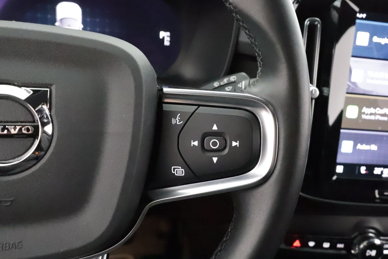 Volvo XC40 2023 Recharge Twin Plus * ACC / ILP / Muistipenkki / Koukku / BLIS / P.kamera / Keyless / Navi / LED / Ratinlämmitin * - Merkkihuollettu - HULLUT AVAJAISHULINAT KORKOTARJOUS 3,29 %