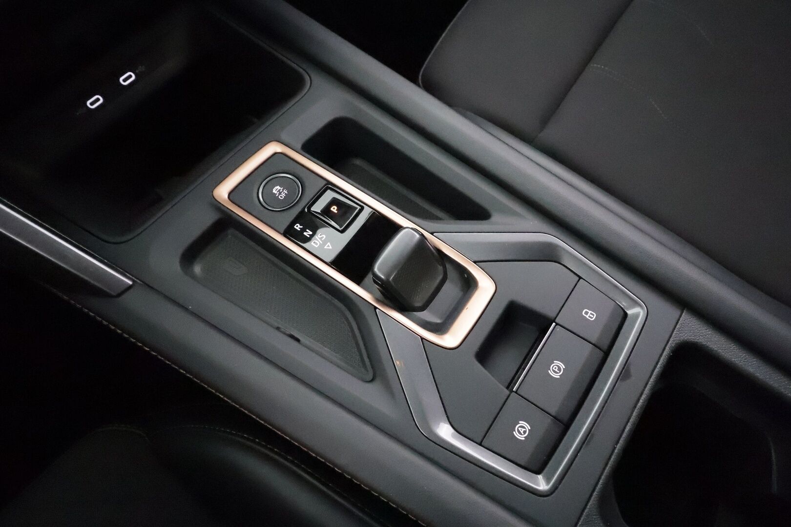 CUPRA FORMENTOR 2025 1.5 eTSI 110 kW MHEV DSG * ACC / LED / Puolinahat / P.kamera / Keyless / Apple&Android * - Kahdet Renkaat / Merkkhuollot - HULLUT AVAJAISHULINAT KORKOTARJOUS 3,29 %