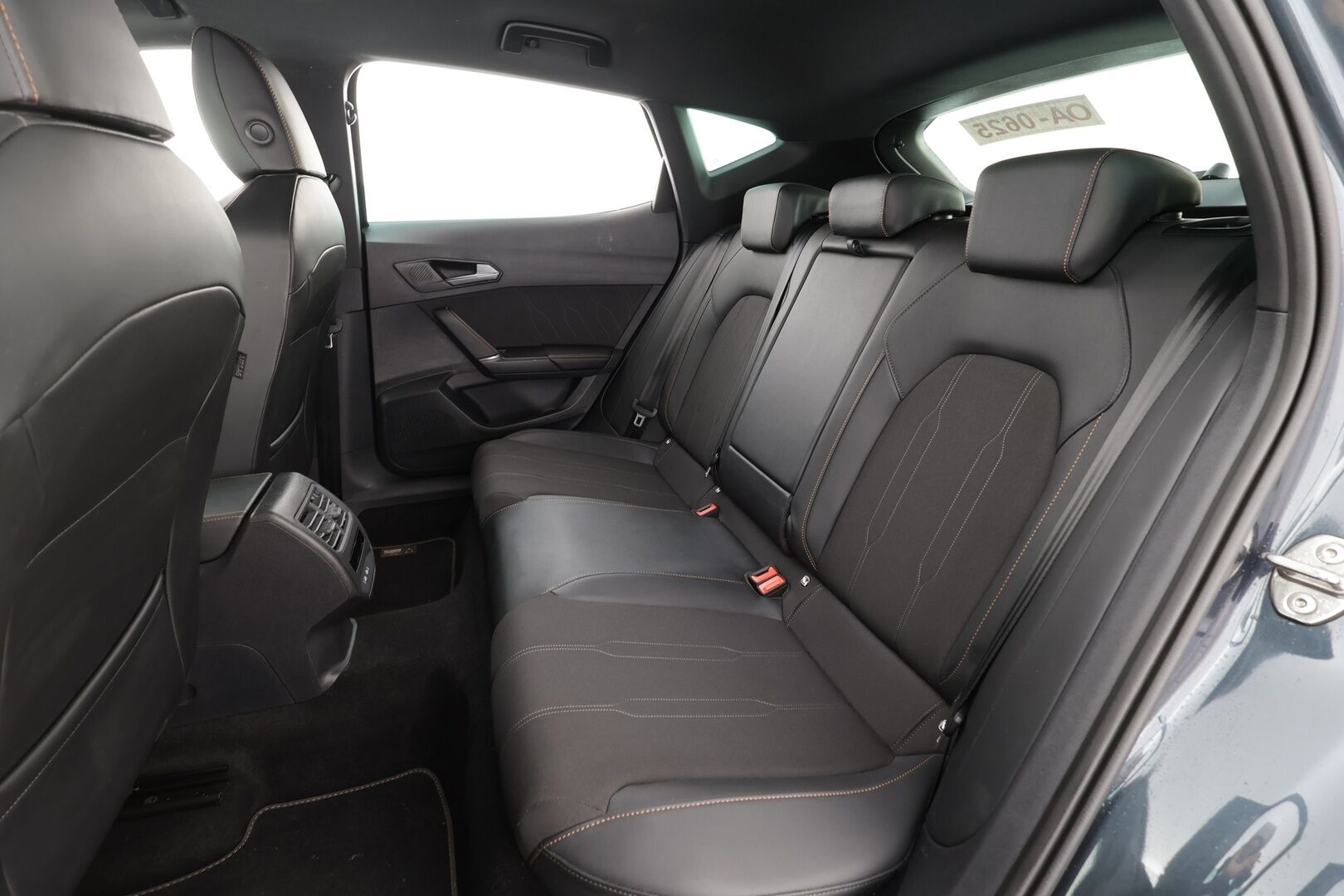 CUPRA FORMENTOR 2025 1.5 eTSI 110 kW MHEV DSG * ACC / LED / Puolinahat / P.kamera / Keyless / Apple&Android * - Kahdet Renkaat / Merkkhuollot - HULLUT AVAJAISHULINAT KORKOTARJOUS 3,29 %