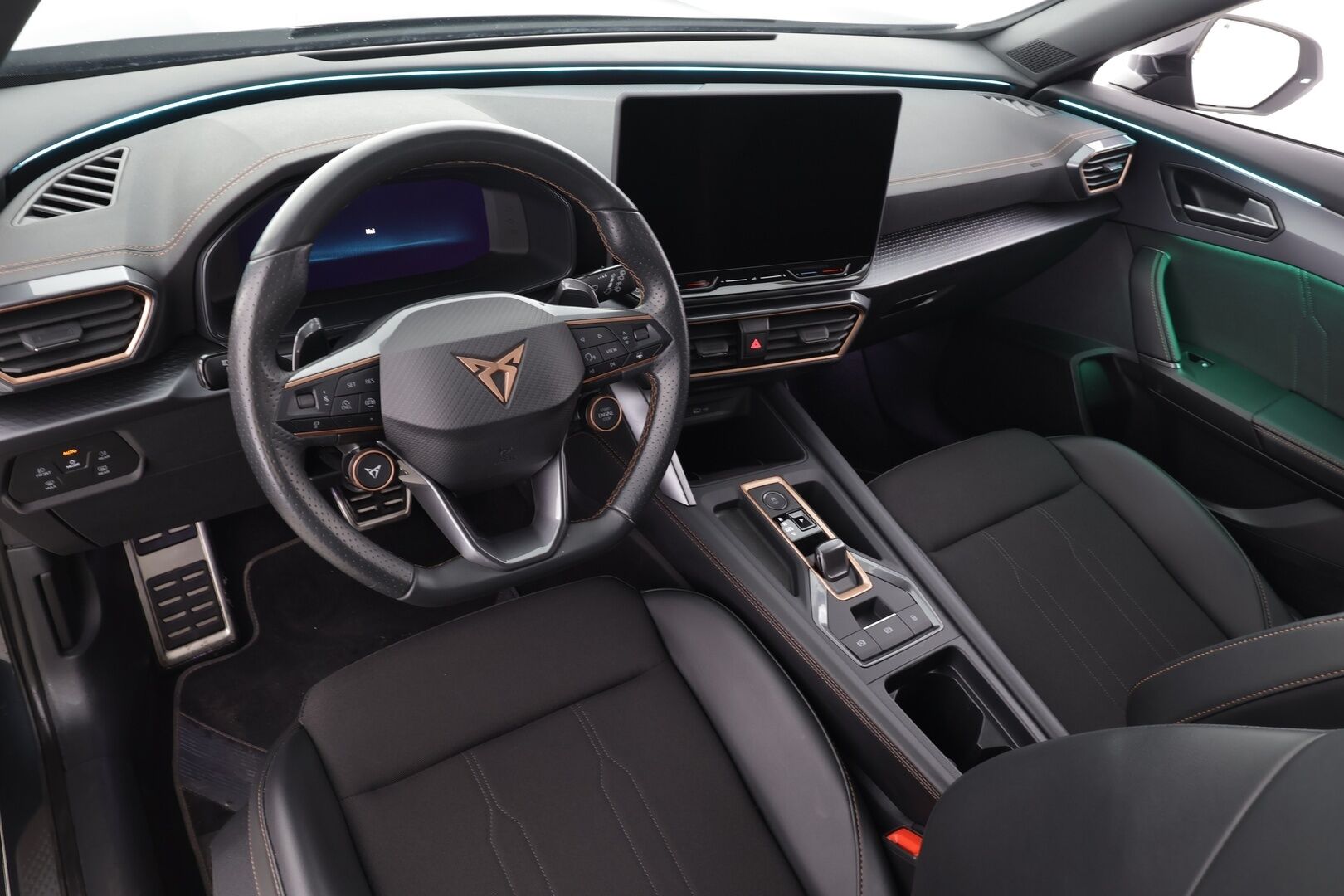 CUPRA FORMENTOR 2025 1.5 eTSI 110 kW MHEV DSG - Adapt.Vakkari | Peruutuskamera | Puolinahat | LED | Apple&Android | Keyless | ALV | Merkkihuollot!