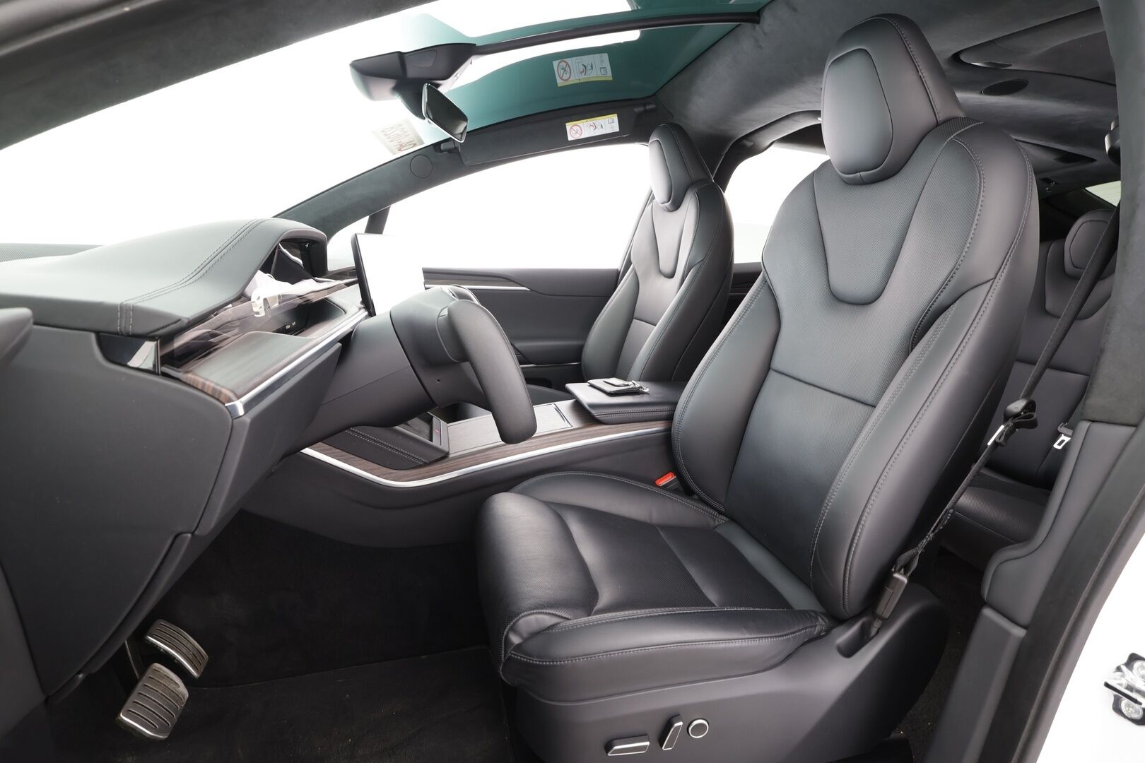 TESLA Model X 2023 Long Range AWD 7-P * Koukku / ILP / Premium Audio / Ilmastoidut nahat / Ilma-alusta / Facelift / Viihdenäyttö / P.kamera * - Kahdet renkaat aluvanteilla / ALV - HULLUT AVAJAISHULINAT KORKOTARJOUS 3,29 %